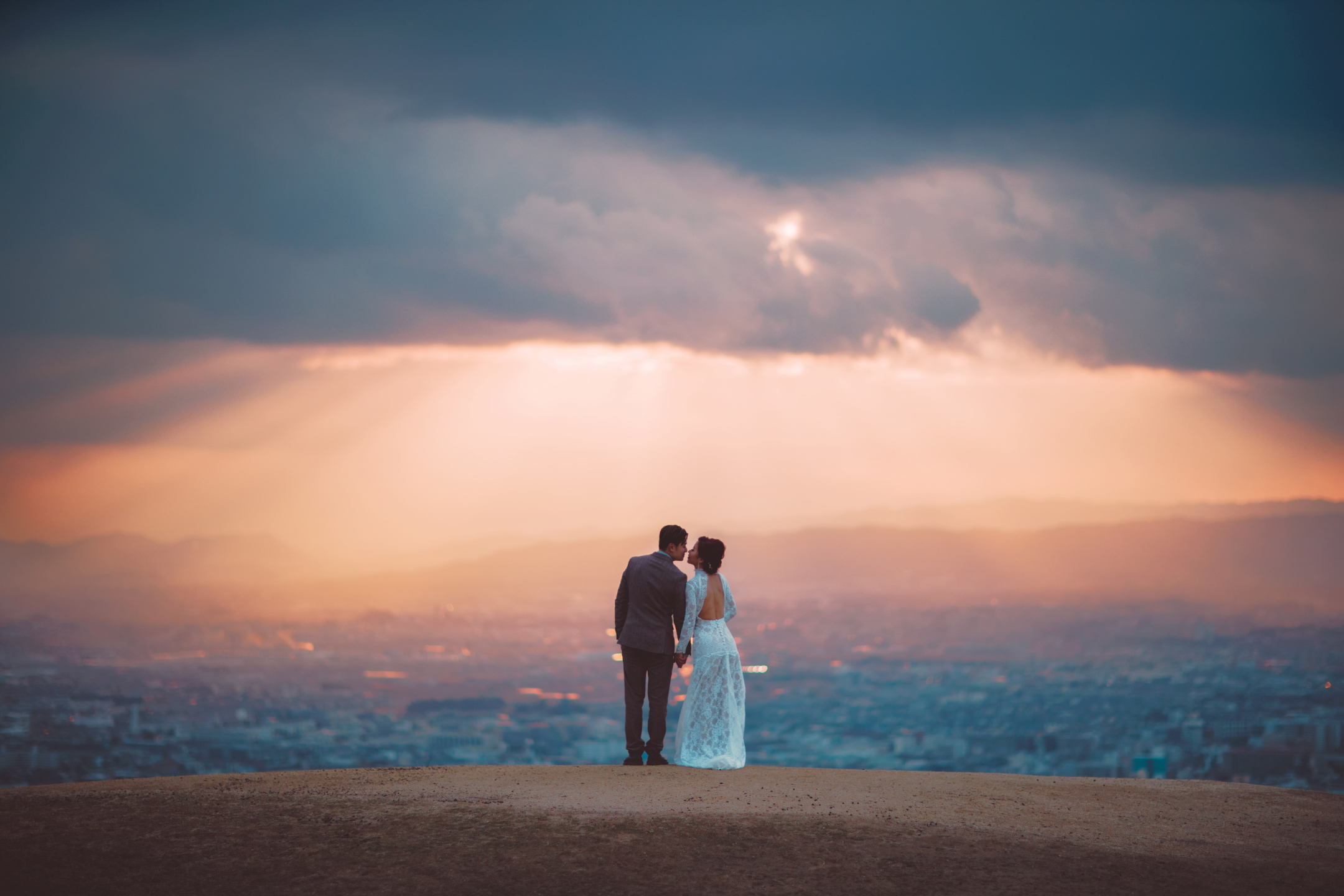 若草山 - 可以俯瞰奈良市全景的山丘,尤其是在日落時分,景色非常浪漫。 若草山 - 可以俯瞰奈良市全景的山丘,尤其是在日落時分,景色非常浪漫。