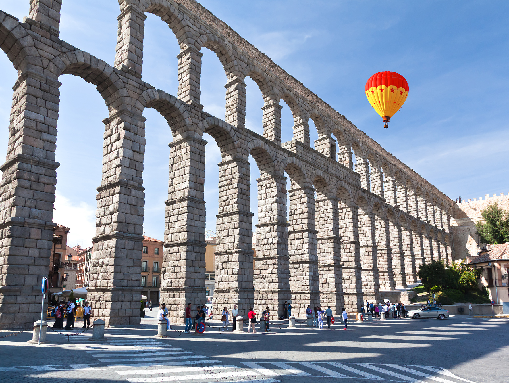 A once-in-a-lifetime experience soaring above the timeless beauty of Segovia 🏰🎈
