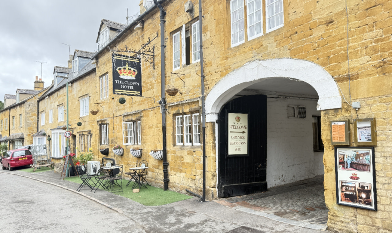 Father Brown walking tour in Cotswold