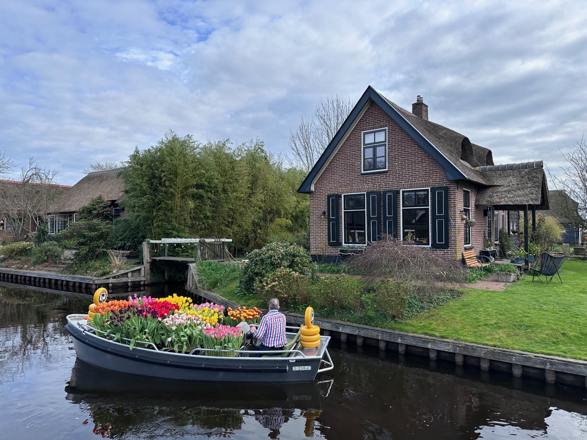 Giethoorn and windmill day tour from Amsterdam 