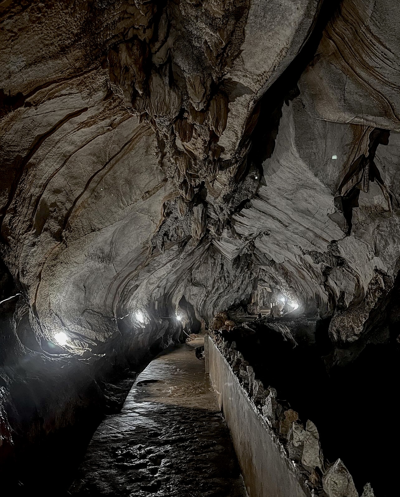 Vangvieng with  Cave  Kayak & Zipline