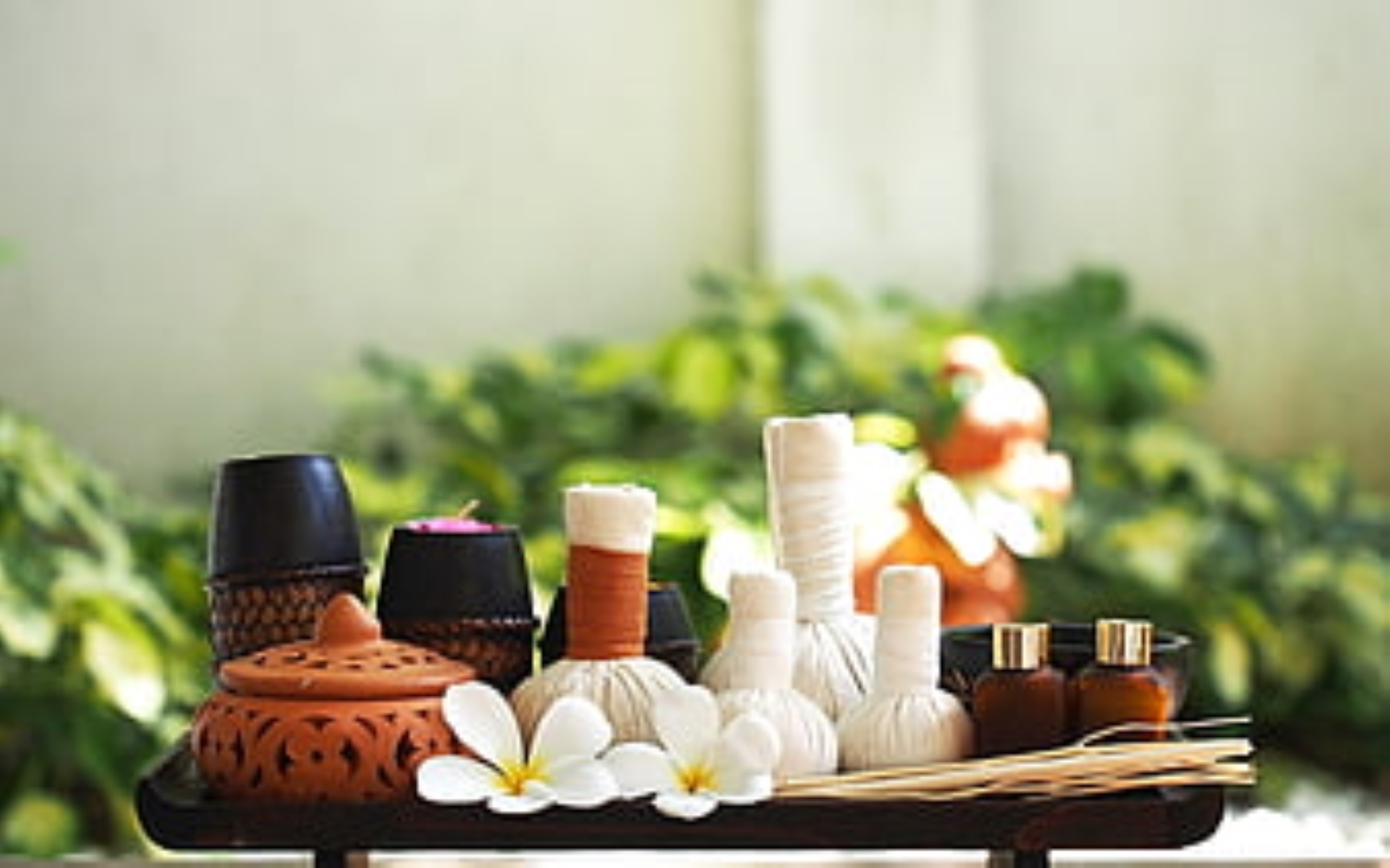 享受高級水療體驗,在舒緩的按摩和寧靜的氛圍中放鬆身心,是恢復活力的理想之選。 享受高級水療體驗,在舒緩的按摩和寧靜的氛圍中放鬆身心,是恢復活力的理想之選。