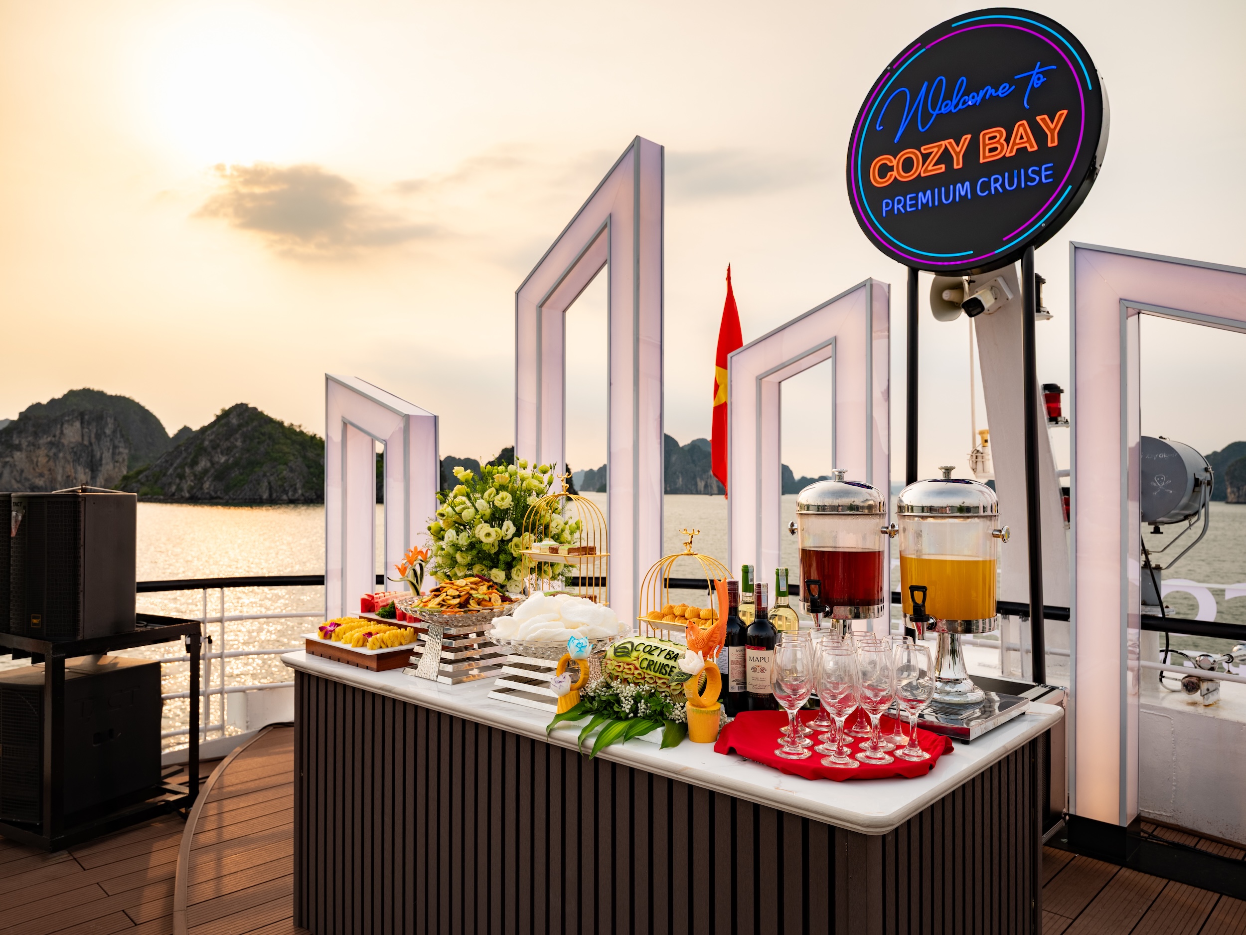 當日落變成派對,領略頂層甲板美妙氛圍 當日落變成派對,領略頂層甲板美妙氛圍