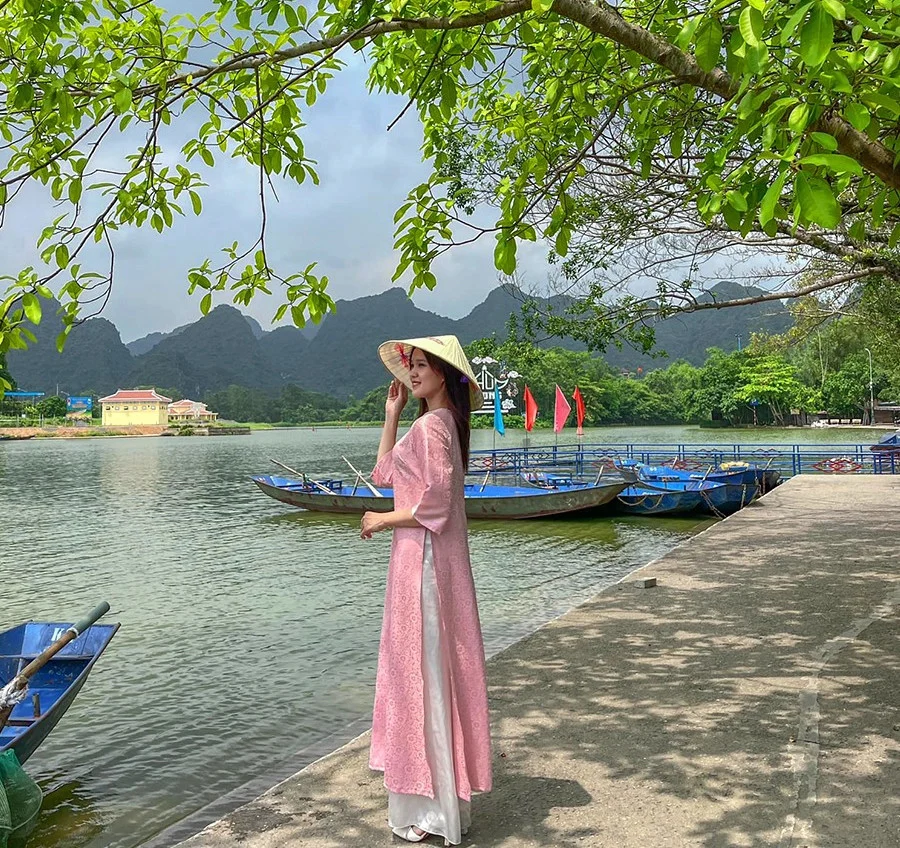 Huong Pagoda Full-Day Tour with Scenic Boat Ride