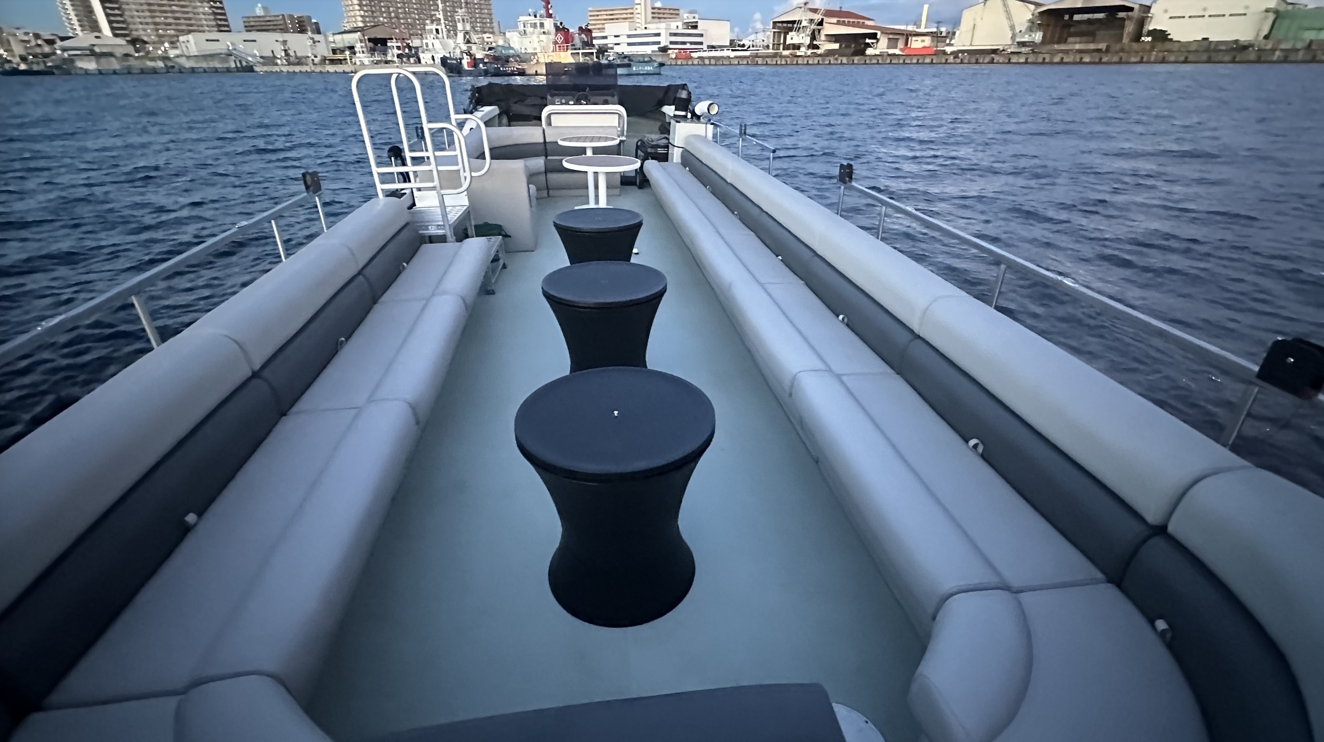 【重要提醒】船隻大小可能因參與人數而異,現場亦有較大的船隻營運。 【重要提醒】船隻大小可能因參與人數而異,現場亦有較大的船隻營運。