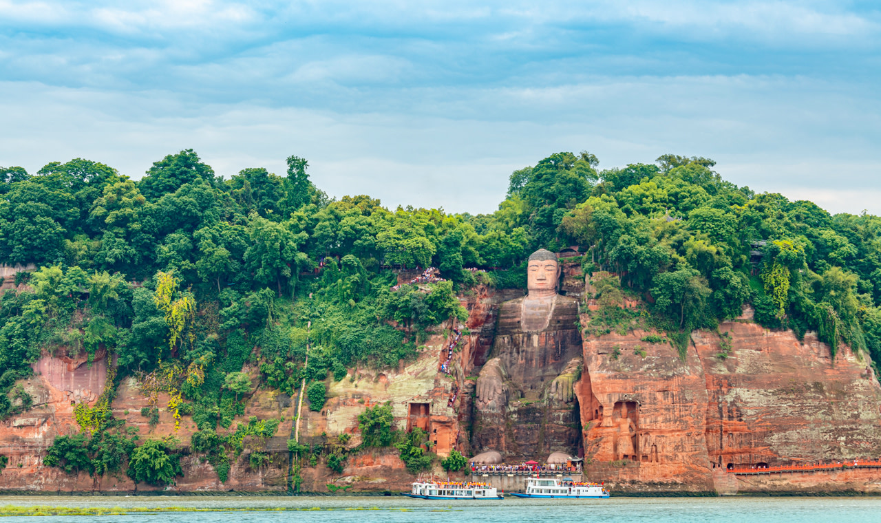 Leshan Giant Buddha Day Tour with Sichuan Opera