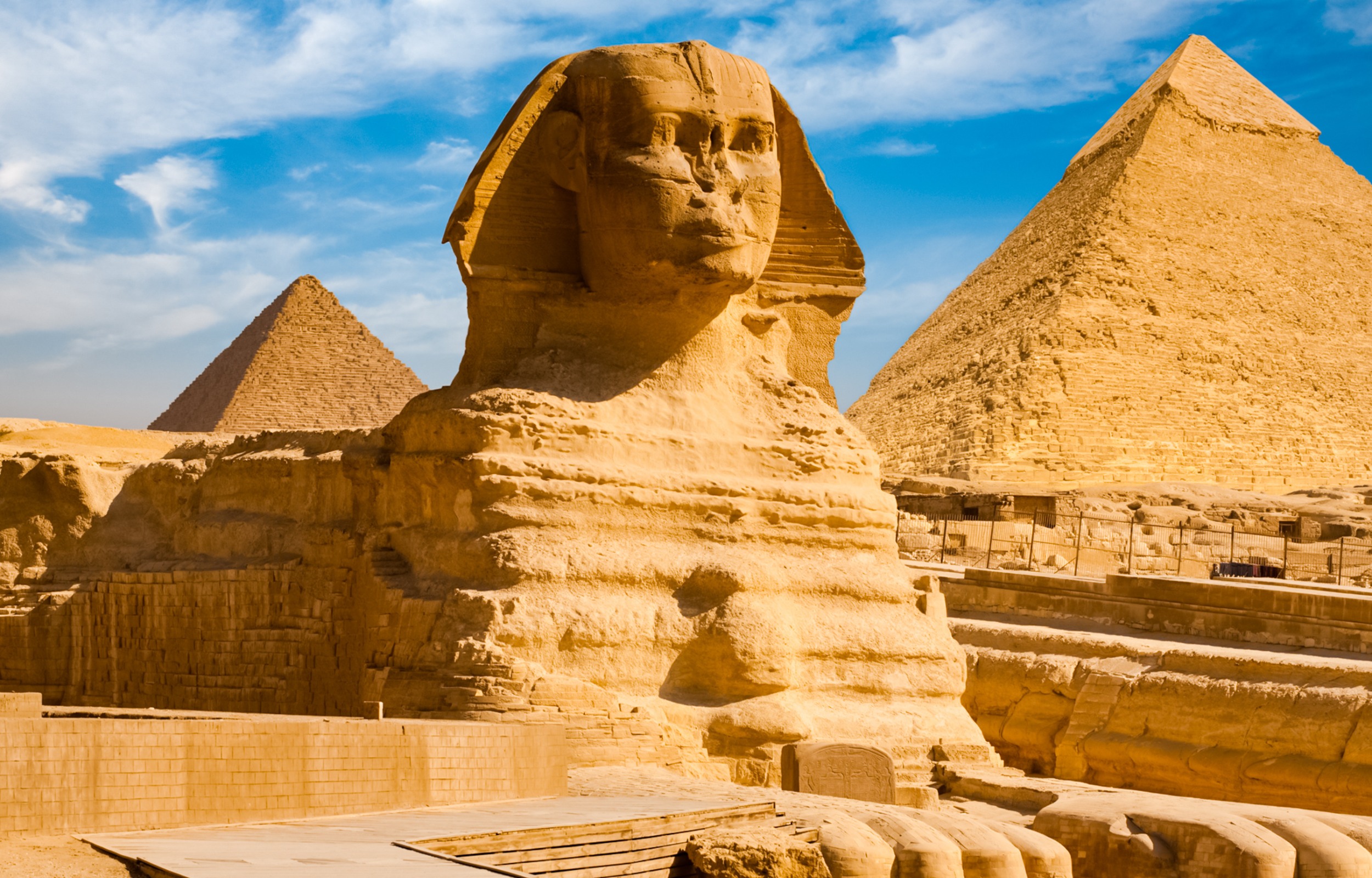 Giza Pyramids and Egyptian Museum in One Day