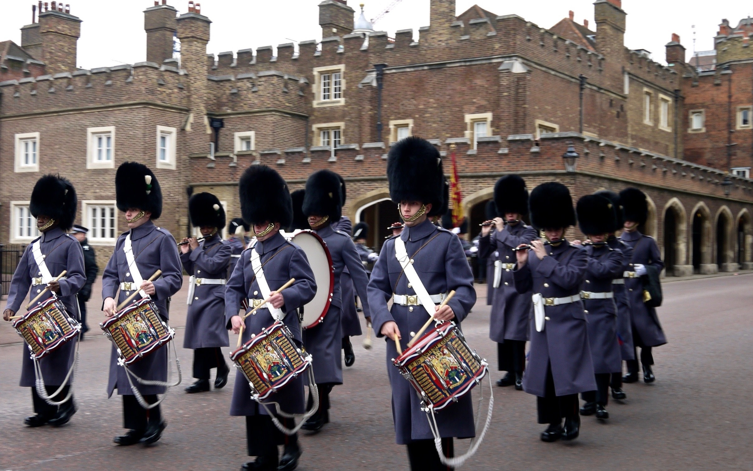 Buckingham Palace Changing of the Guard Walking Tour