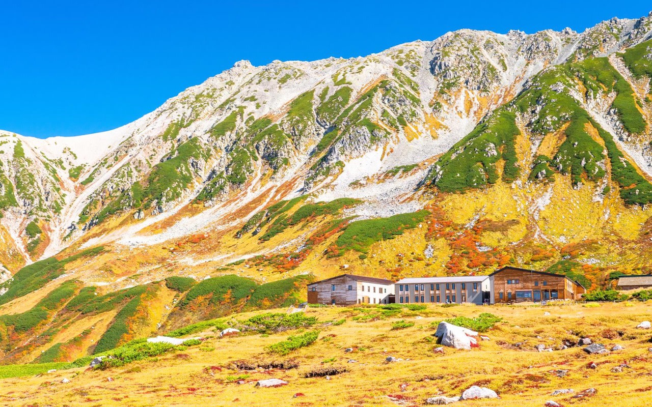 Nagoya's Secret Snowy Valley: A 2-Day Hiking Tour of Kamikochi and Tateyama Kurobe