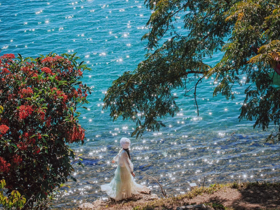 [Lover's Beach] There are two in Lugu Lake, one in Sichuan and one in Yunnan. Legend has it that the goddess Gemu and Houlong Mountain were once lovers. However, they were transformed into Gemu Mountain and Houlong Mountain by the 