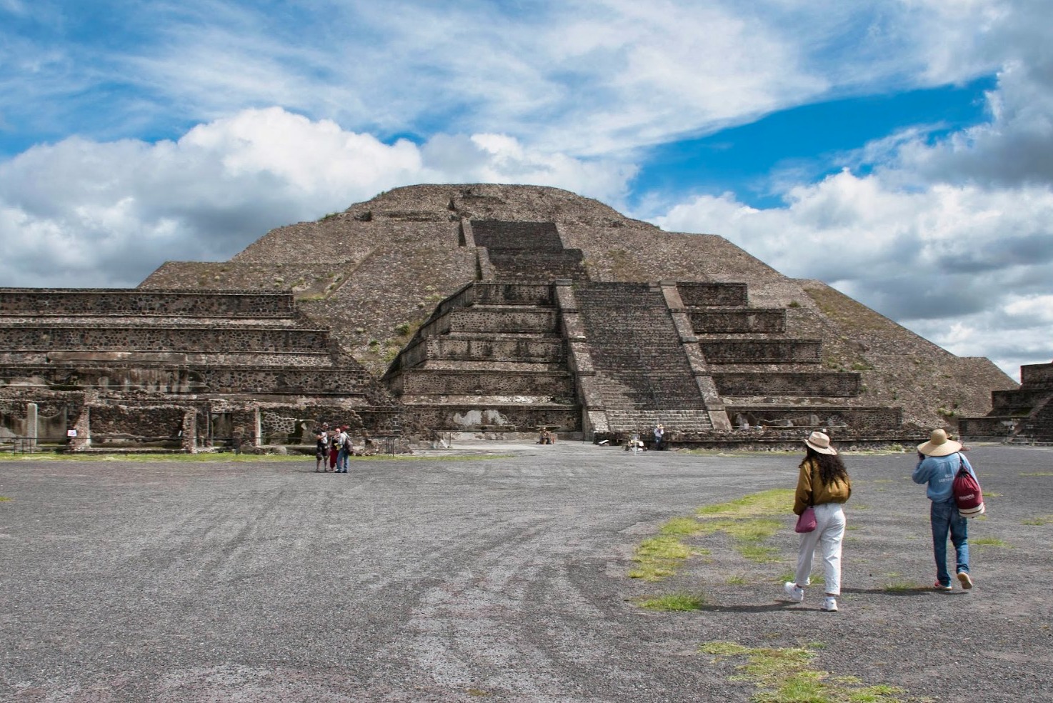 Teotihuacan Pyramids Guided Tour in Mexico