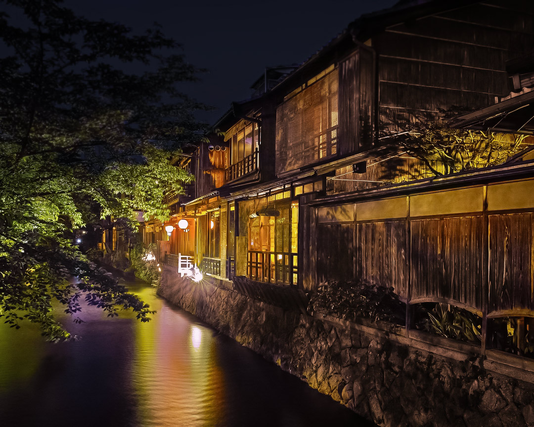 Nighttime Gion Tour with Kaiseki Meal in Kyoto (3 Hours)