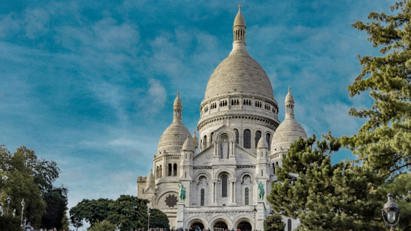 Walking tour of Basilique du Sacre-Coeur de Montmartre in Paris