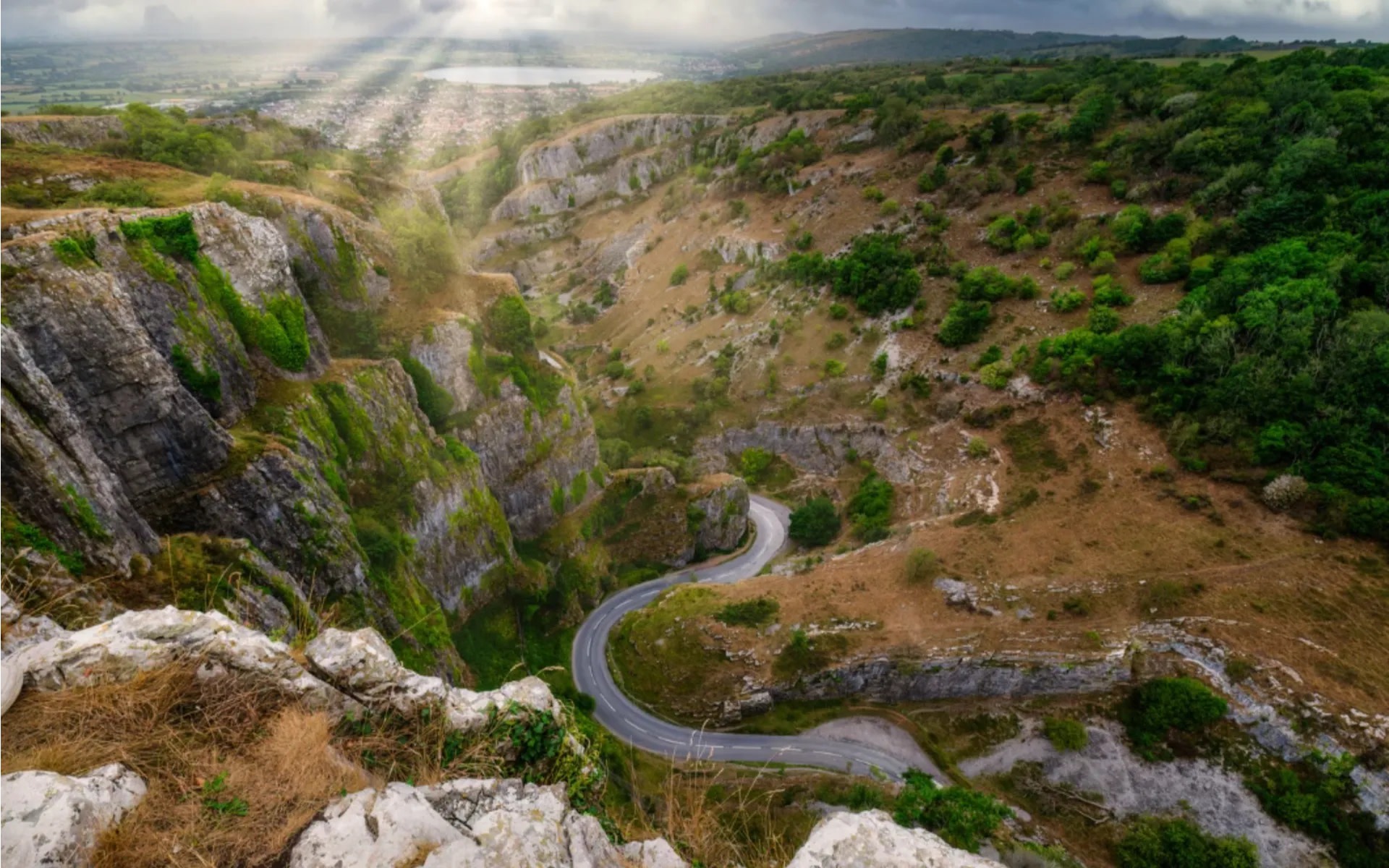 Cheddar Gorge, Glastonbury & Wells Historical Day Tour from Bath