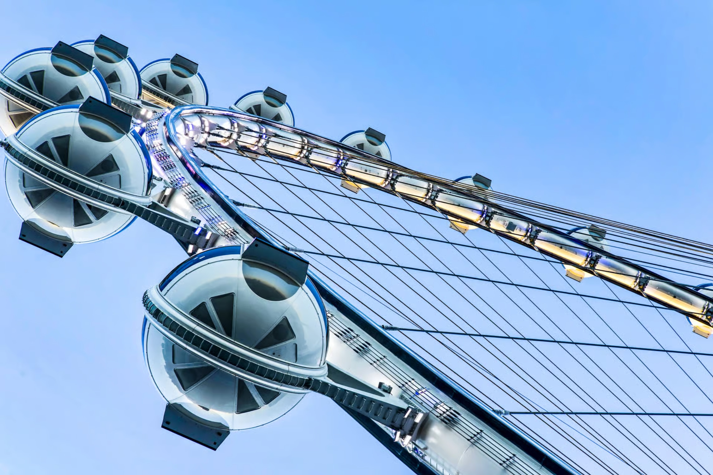 搭乘豪客摩天輪,在賭城大道上空盡享全景視野 搭乘豪客摩天輪,在賭城大道上空盡享全景視野