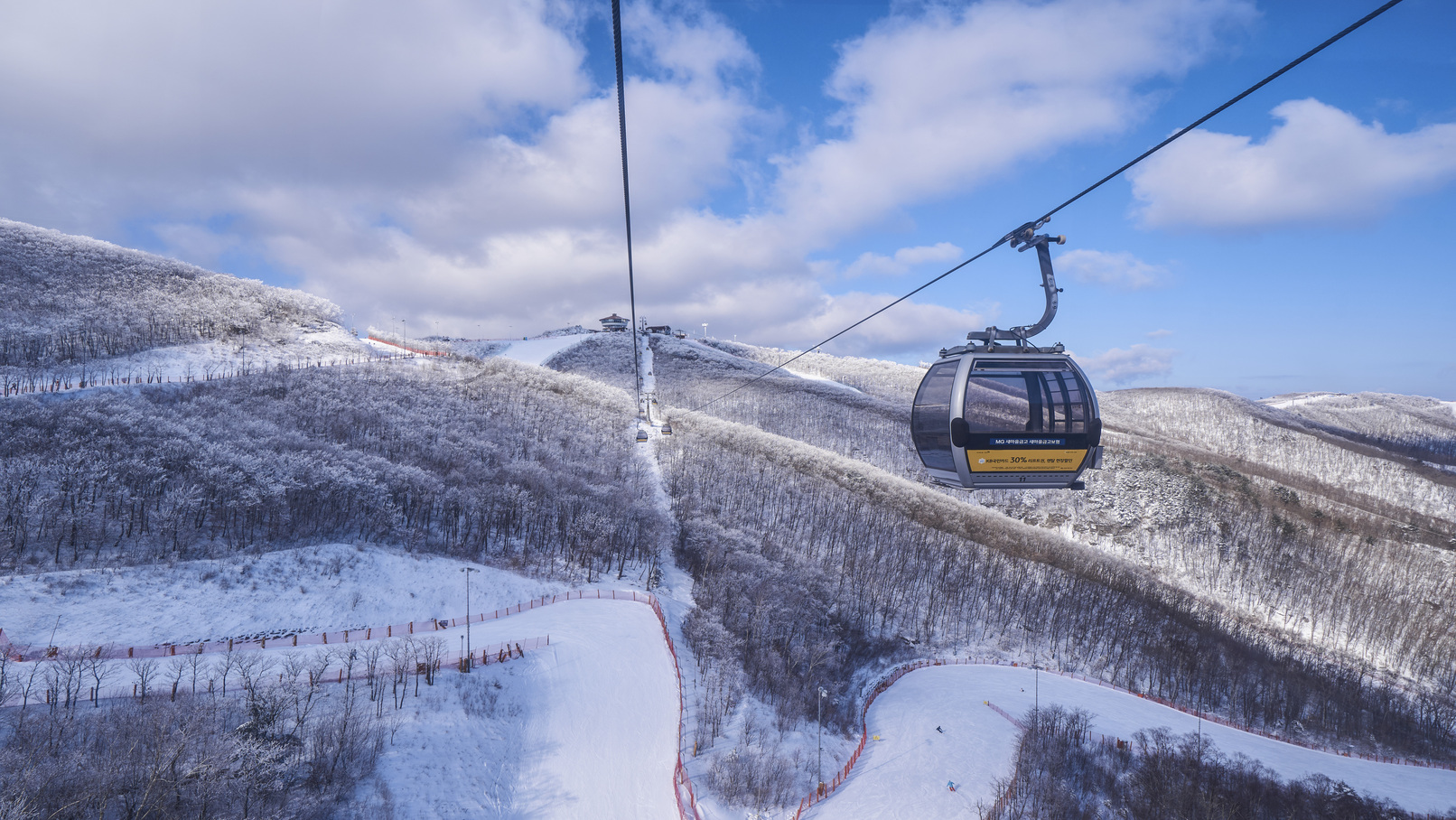 這裡不僅有滑雪纜車，還有纜車，讓您可以舒適地抵達山頂，並在避寒的同時暖暖身子。