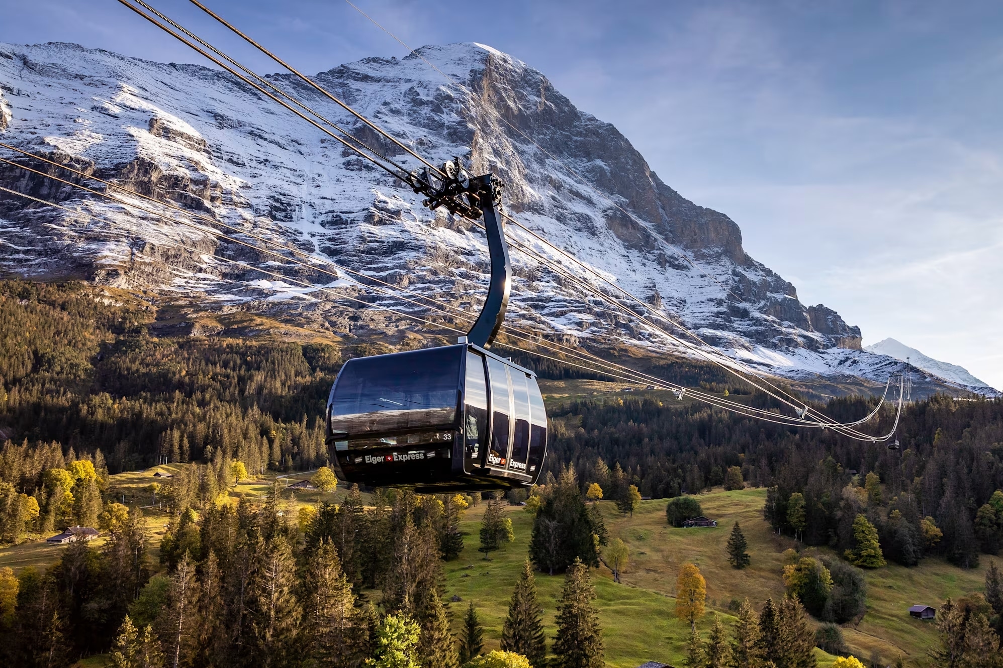 從格林德瓦到艾格冰川站的全新艾格峰快線三索纜車,是前往少女峰最快捷的方式 從格林德瓦到艾格冰川站的全新艾格峰快線三索纜車,是前往少女峰最快捷的方式