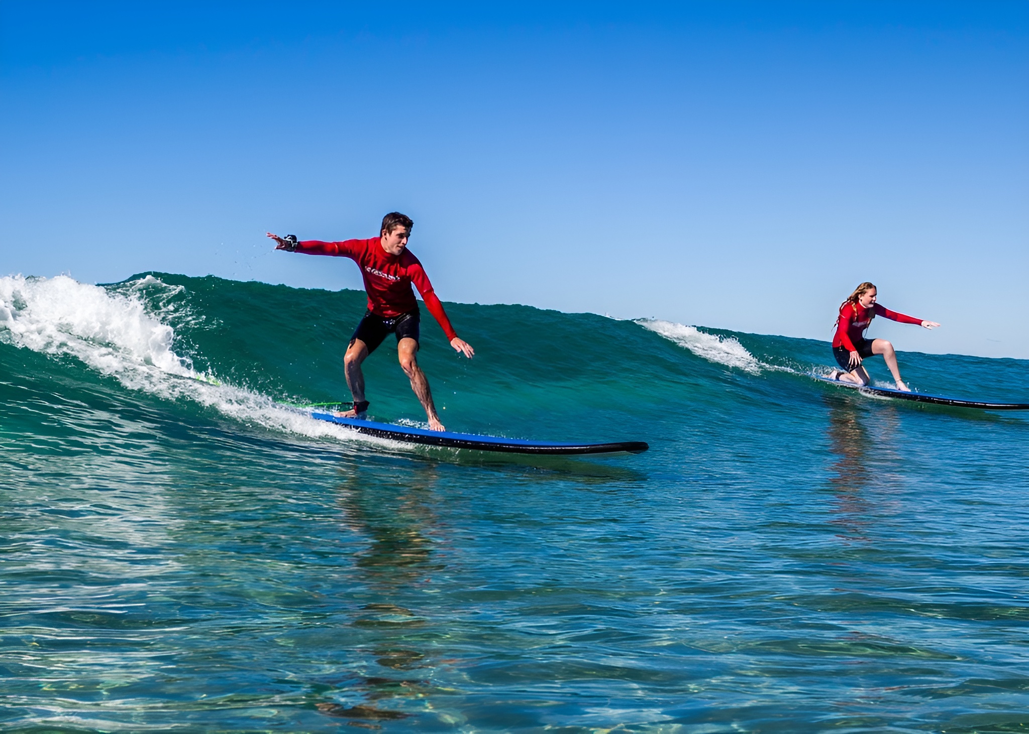 盡情享受難忘的海岸探險，讓海浪、歡笑與海洋活力填滿您的旅程。