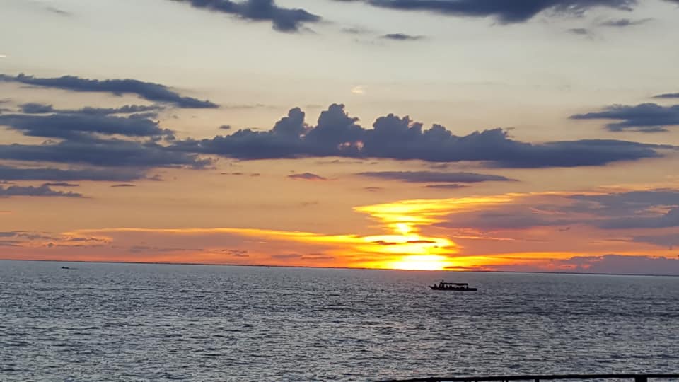 暹粒夕陽遊船（Tara Boats 提供）