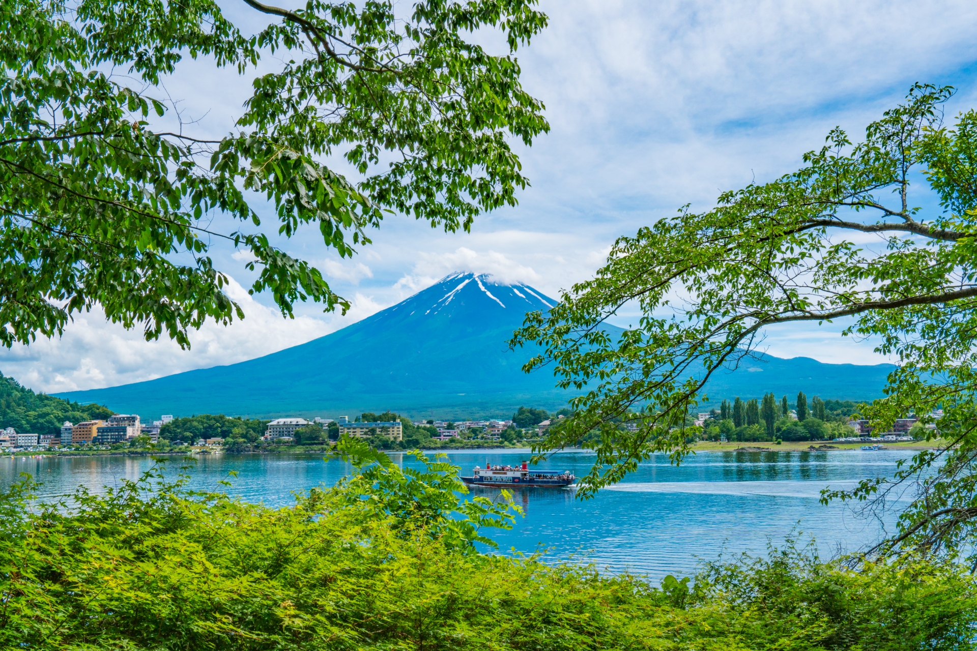 【富士山羅森便利店打卡及雙湖一日遊】 -富士山洞窟鳴澤冰穴, 河口湖，山中湖(上野或新宿出發  午餐可選神戶牛肉涮涮鍋定食)
