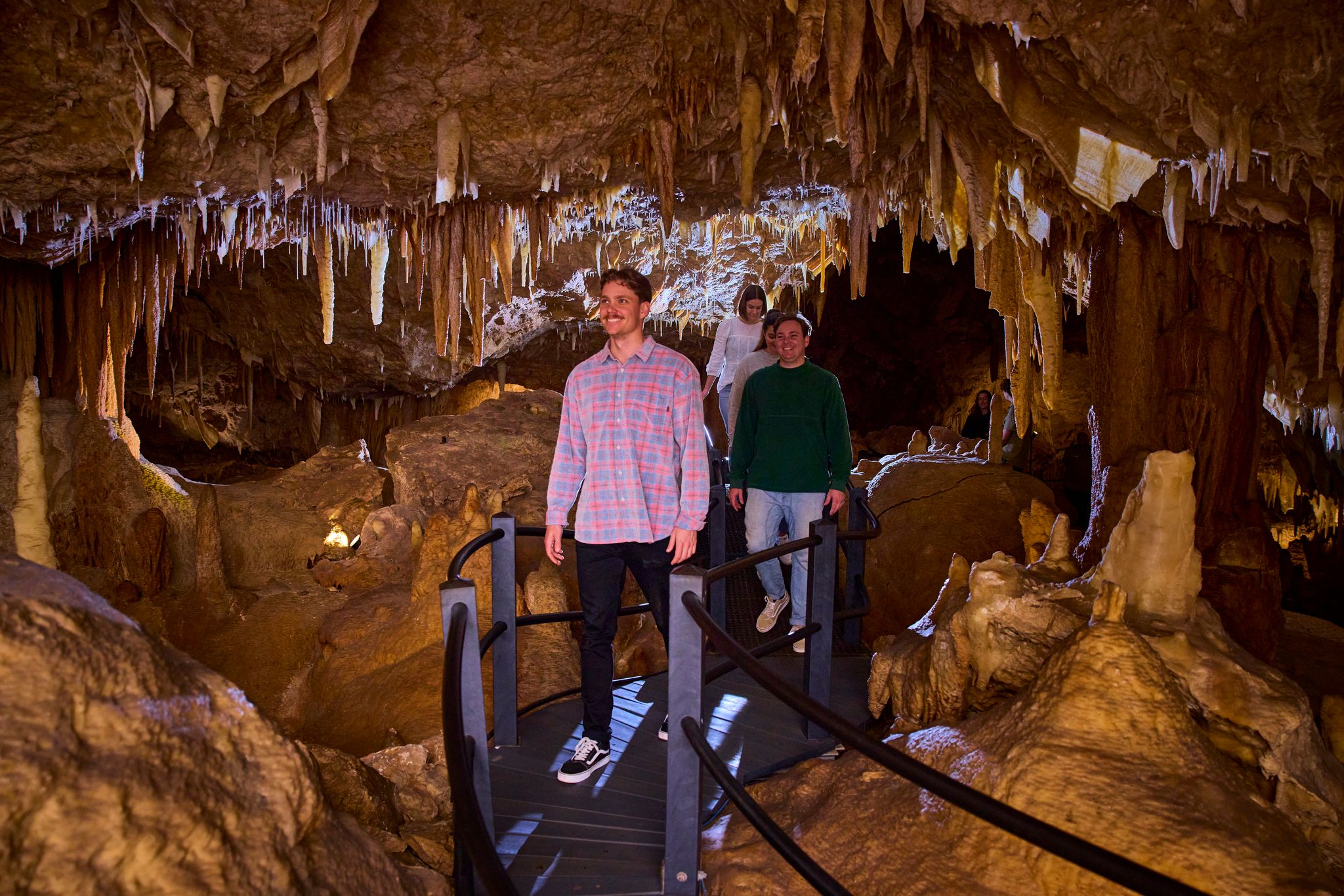 吉爾吉洞穴探索之旅