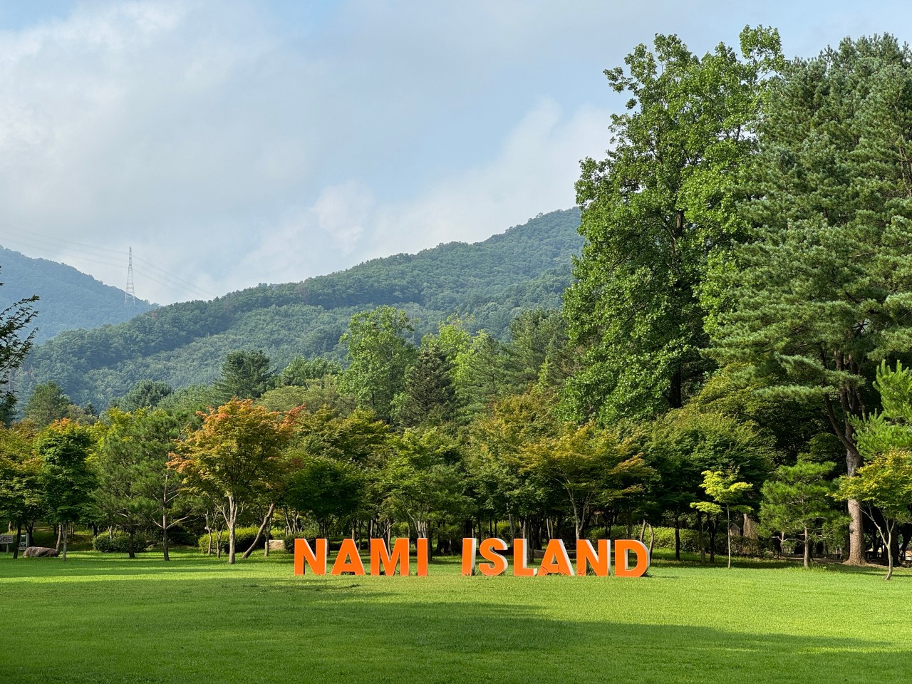 每個季節都有截然不同的景緻,從春日繁花到秋季楓紅,處處皆是風景。 每個季節都有截然不同的景緻,從春日繁花到秋季楓紅,處處皆是風景。