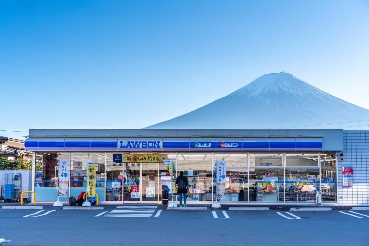 Kawaguchiko Lawson convenience store is a super popular internet-famous spot!