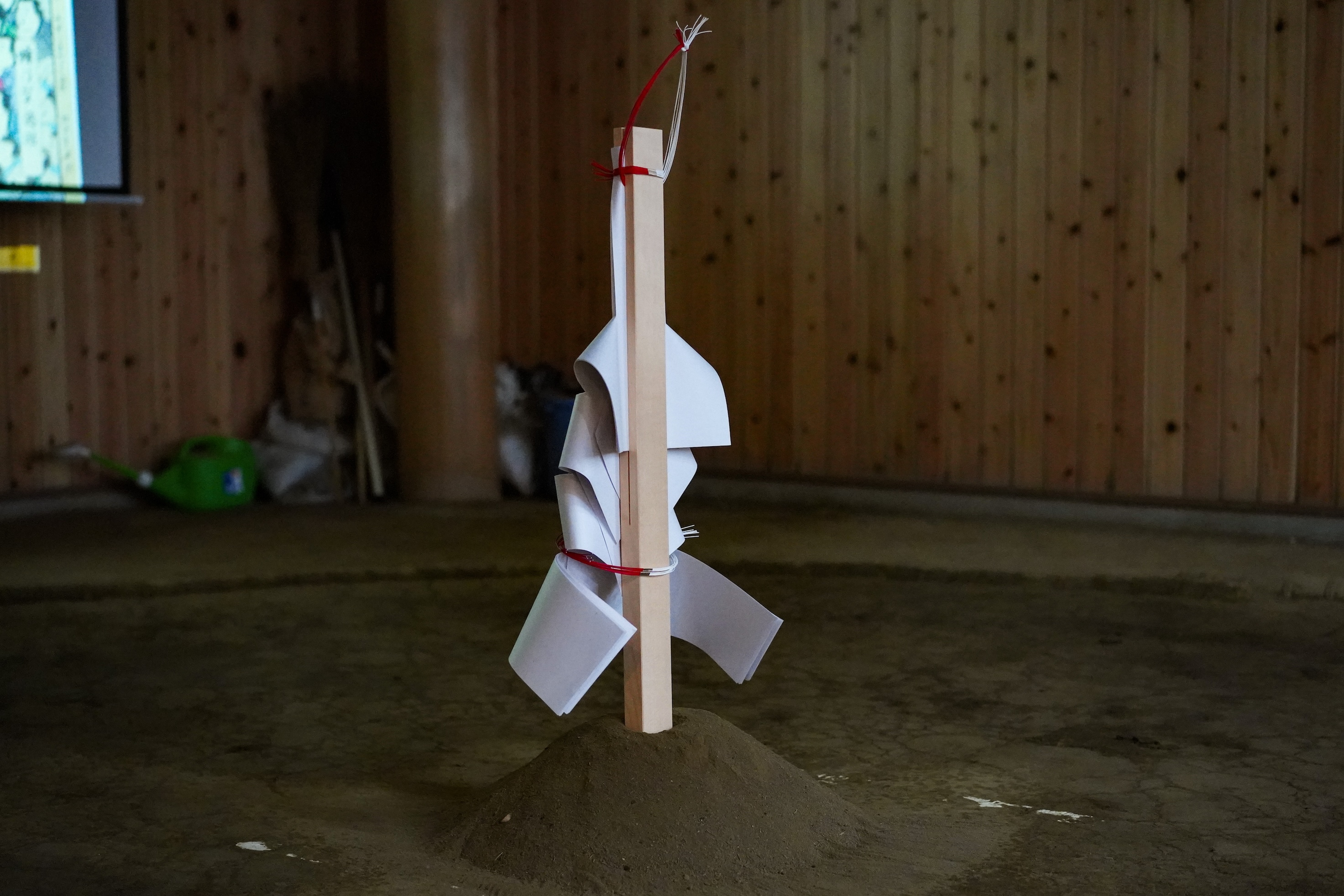 擺脫典型的遊客表演，探索真正的日本相撲聖地。