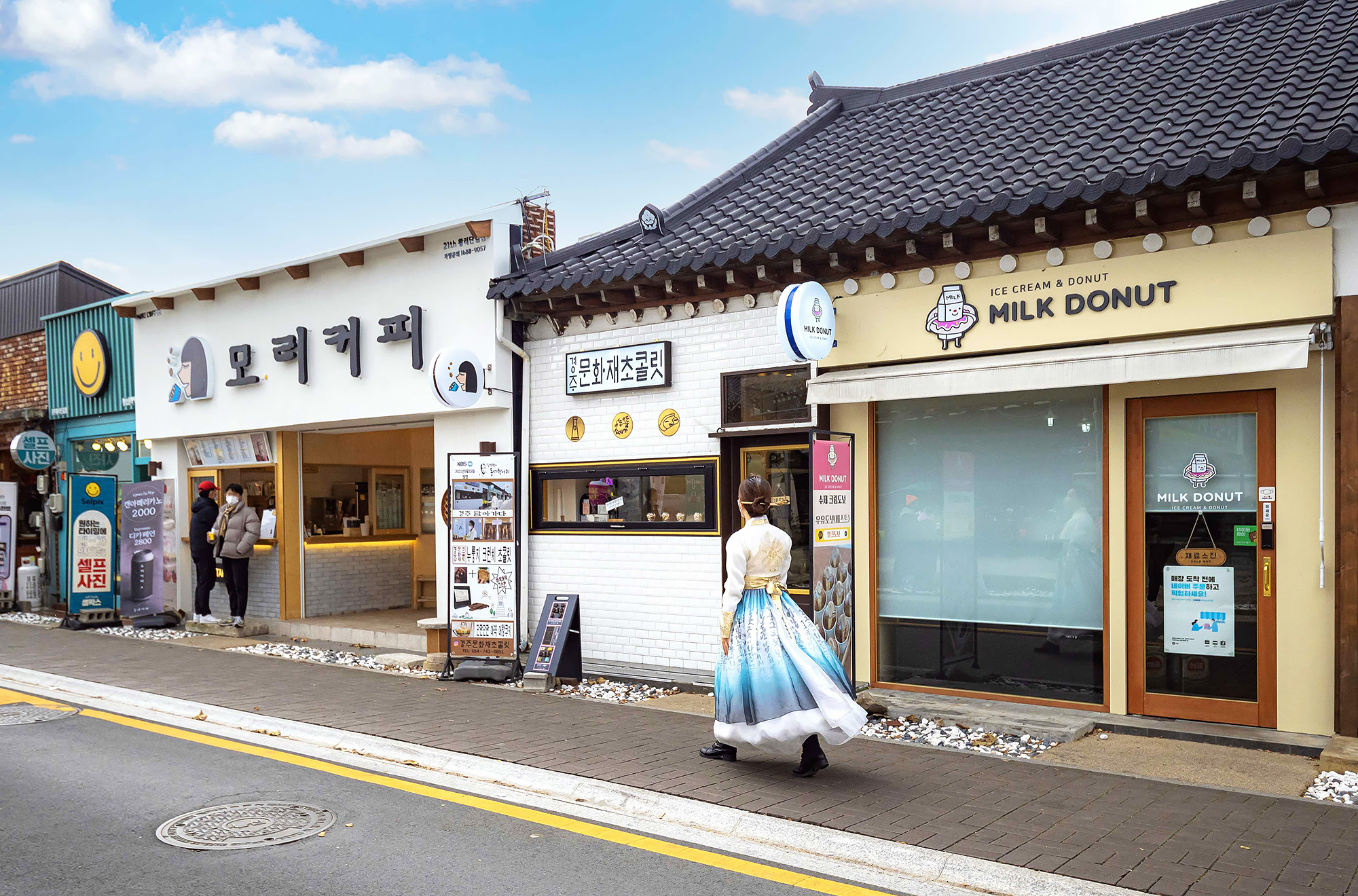 這是一個充滿活力的地點,傳統與現代氣息在此交融,提供各種美食和購物體驗。 這是一個充滿活力的地點,傳統與現代氣息在此交融,提供各種美食和購物體驗。