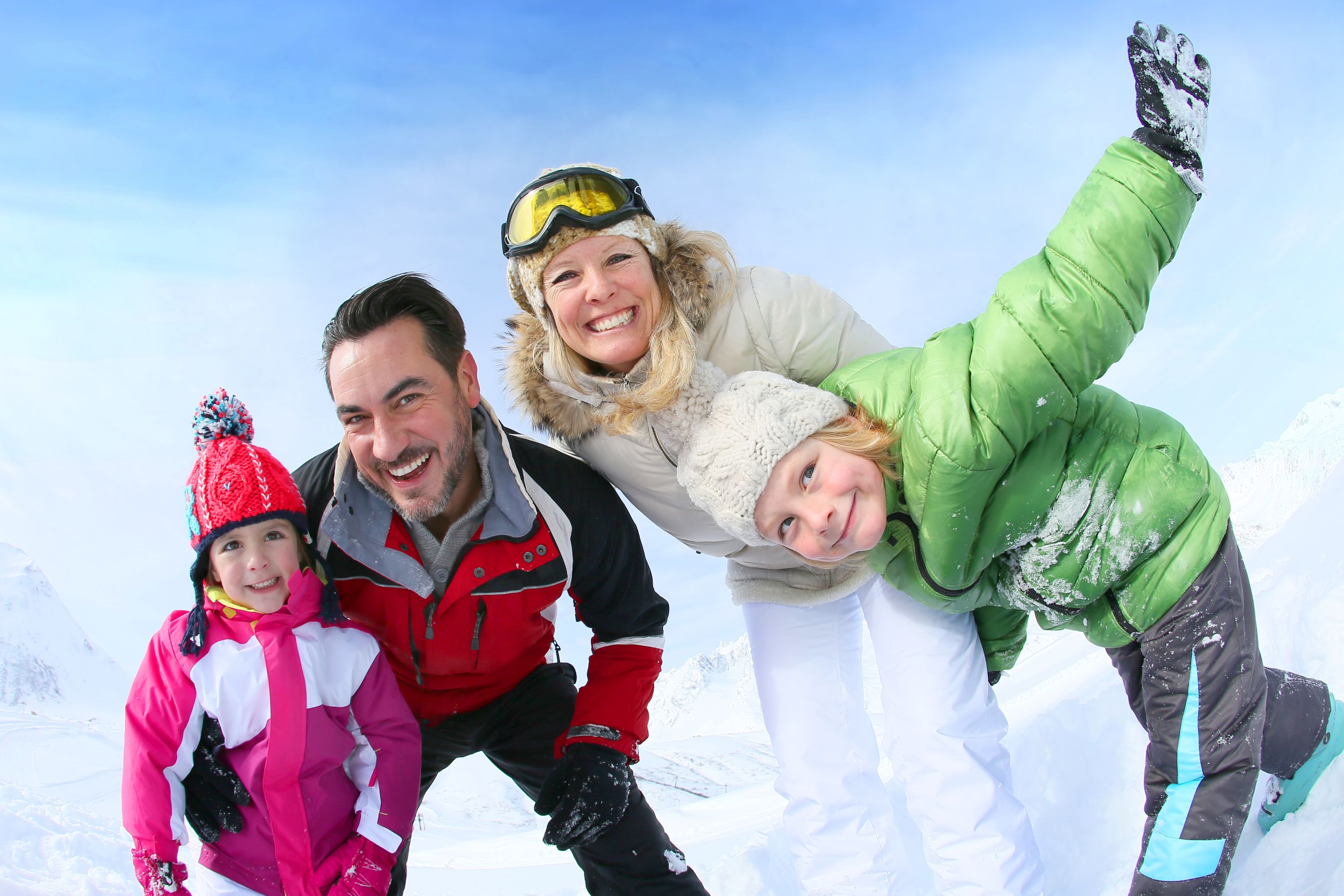 探索韓國頂級滑雪勝地龍平滑雪度假村的壯麗山坡，這裡也是2018年冬季奧運會的舉辦地。這個度假村距離首爾只有幾個小時的路程，擁有令人歎為觀止的山景和粉狀雪。無論您是來上課還是來戴花環