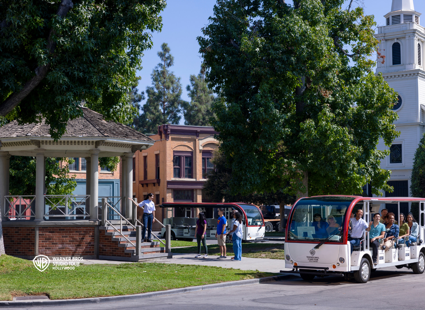 Celebrity Homes & Warner Bros. Studio Tour in Hollywood