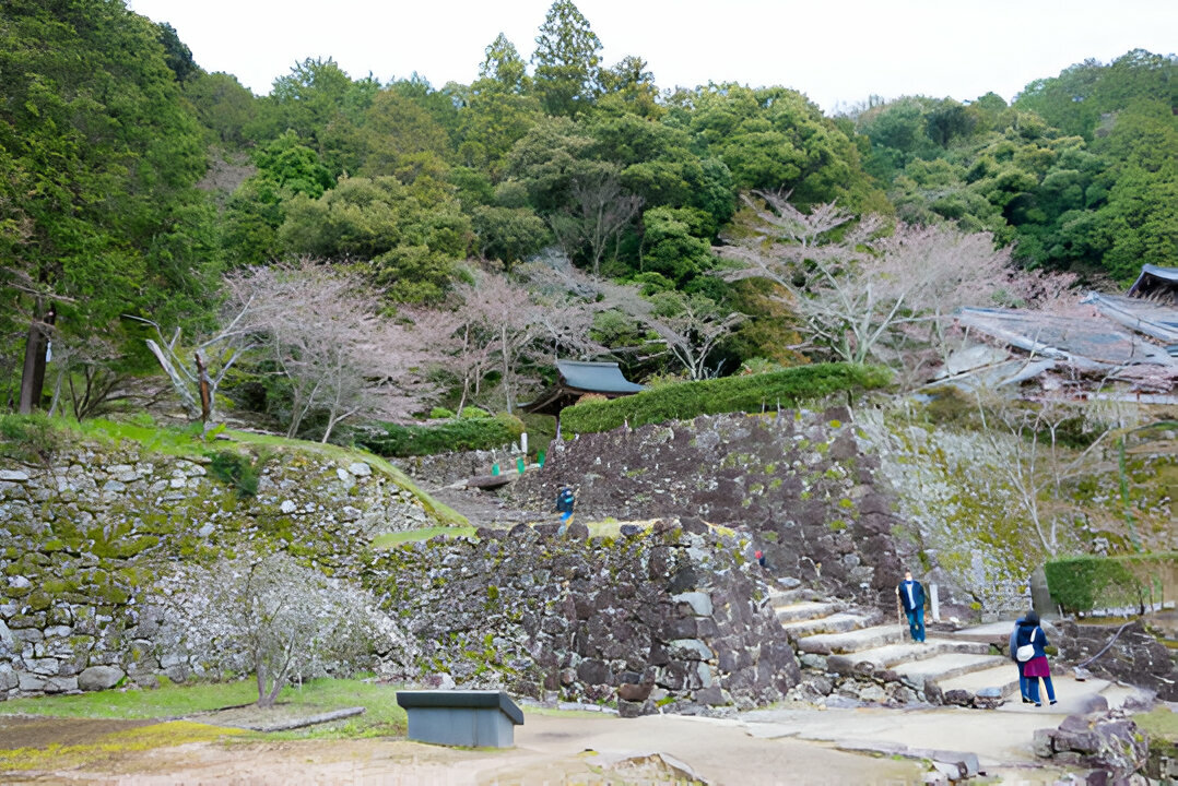 Azuchi Castle Ruins