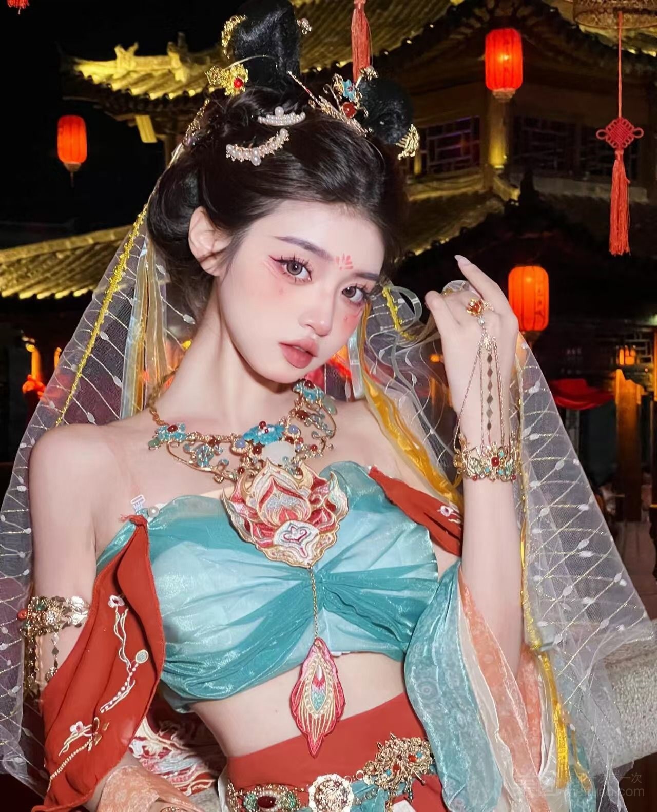 西安不夜城&大雁塔漢服▪跟拍體驗（精緻妝造+可選拍攝一對一+多樣服裝任選+古韻之美+滿分服務體驗）