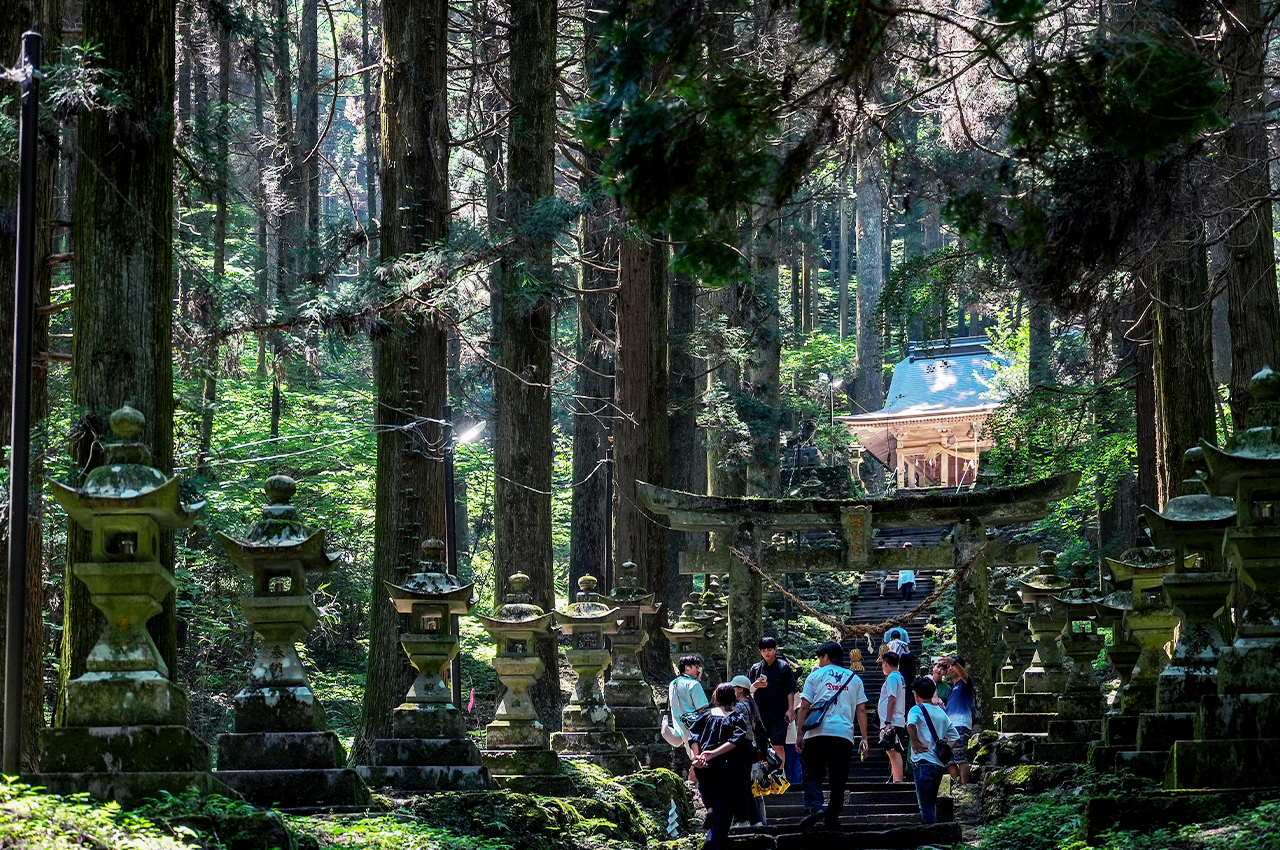 上色見熊野座神社 & 天巖戶 & 高千穗峽 & 阿蘇火山 & 黑川溫泉一日遊