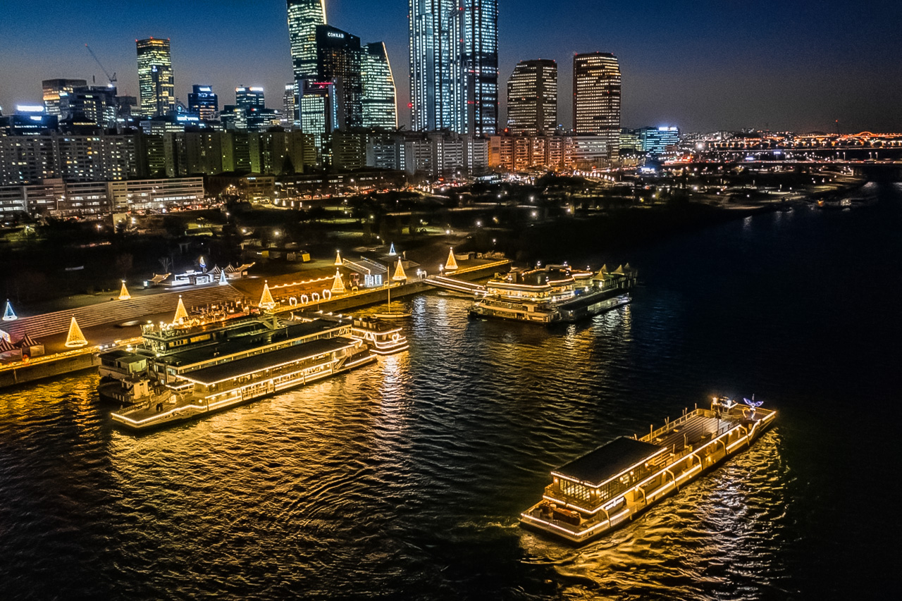 漢江夜遊是體驗首爾最奇妙的方式之一。🚢🌃