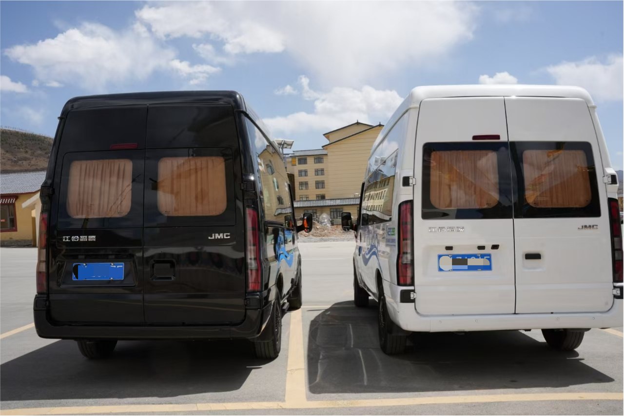 【私家團行程用車】2-3人5座SUV或轎車/4-5人7座商務/6-7人9座商務，建議攜帶24寸以內行李箱。