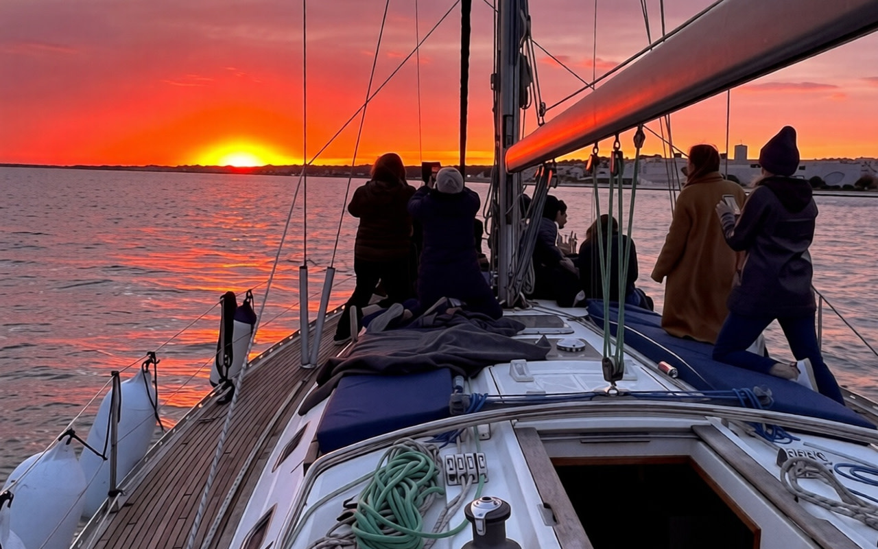 Tagus River Sightseeing Cruise with Open Bar