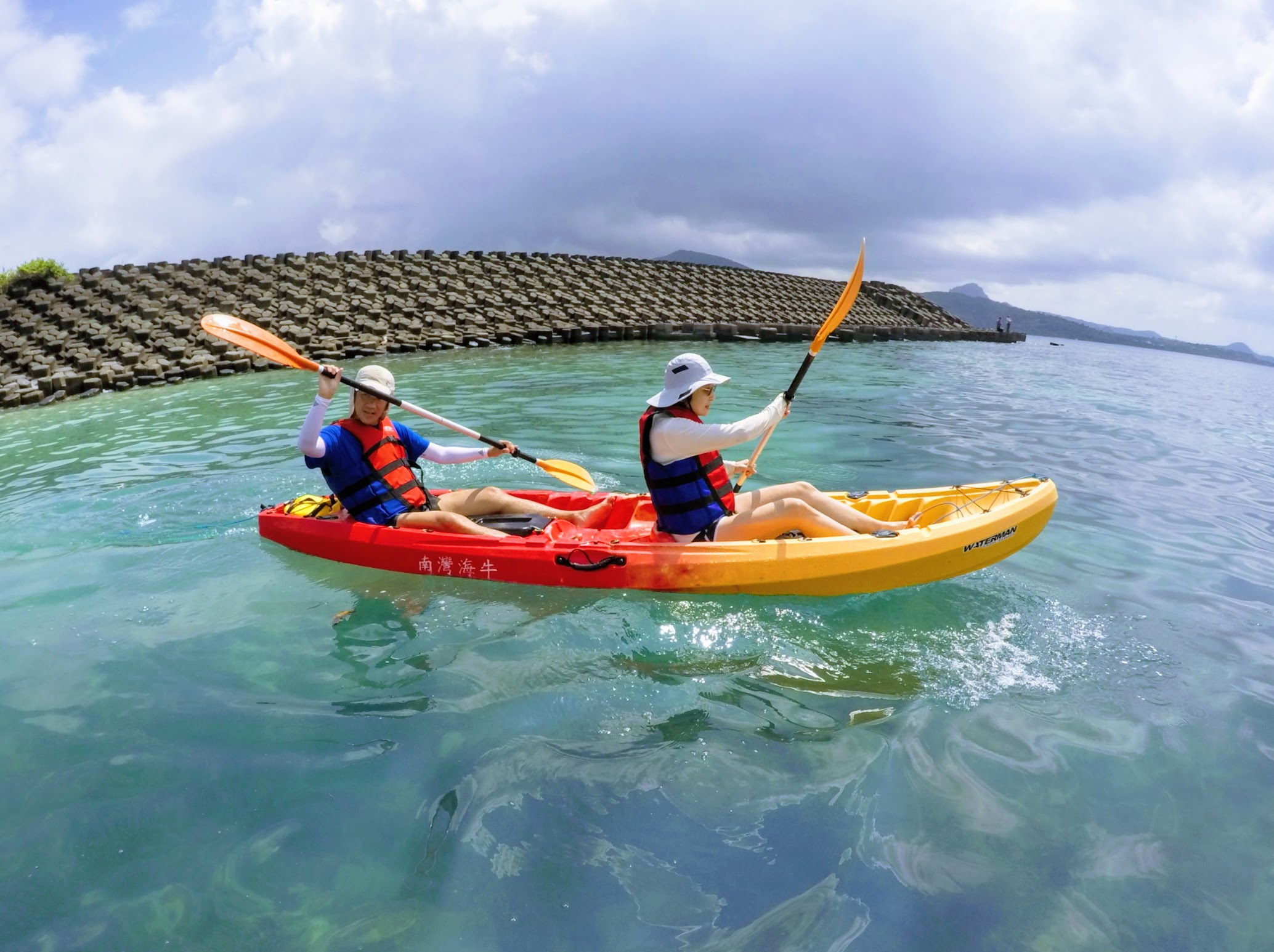 Pingtung: Kenting Nanwan Jet Ski Towing + Canoe / SUP Stand Up Paddle Experience (2-in-1)
