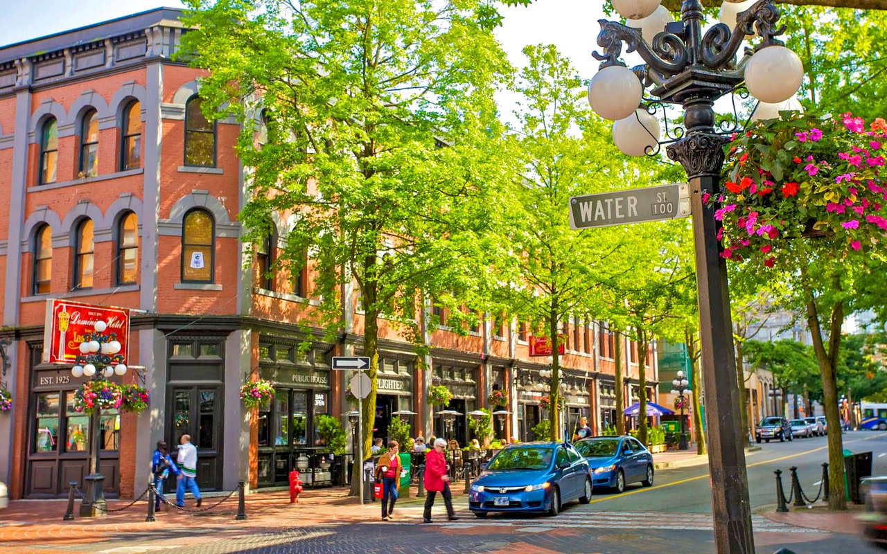 Vancouver Gastown & Stanley Park Full-Day Tour from Seattle