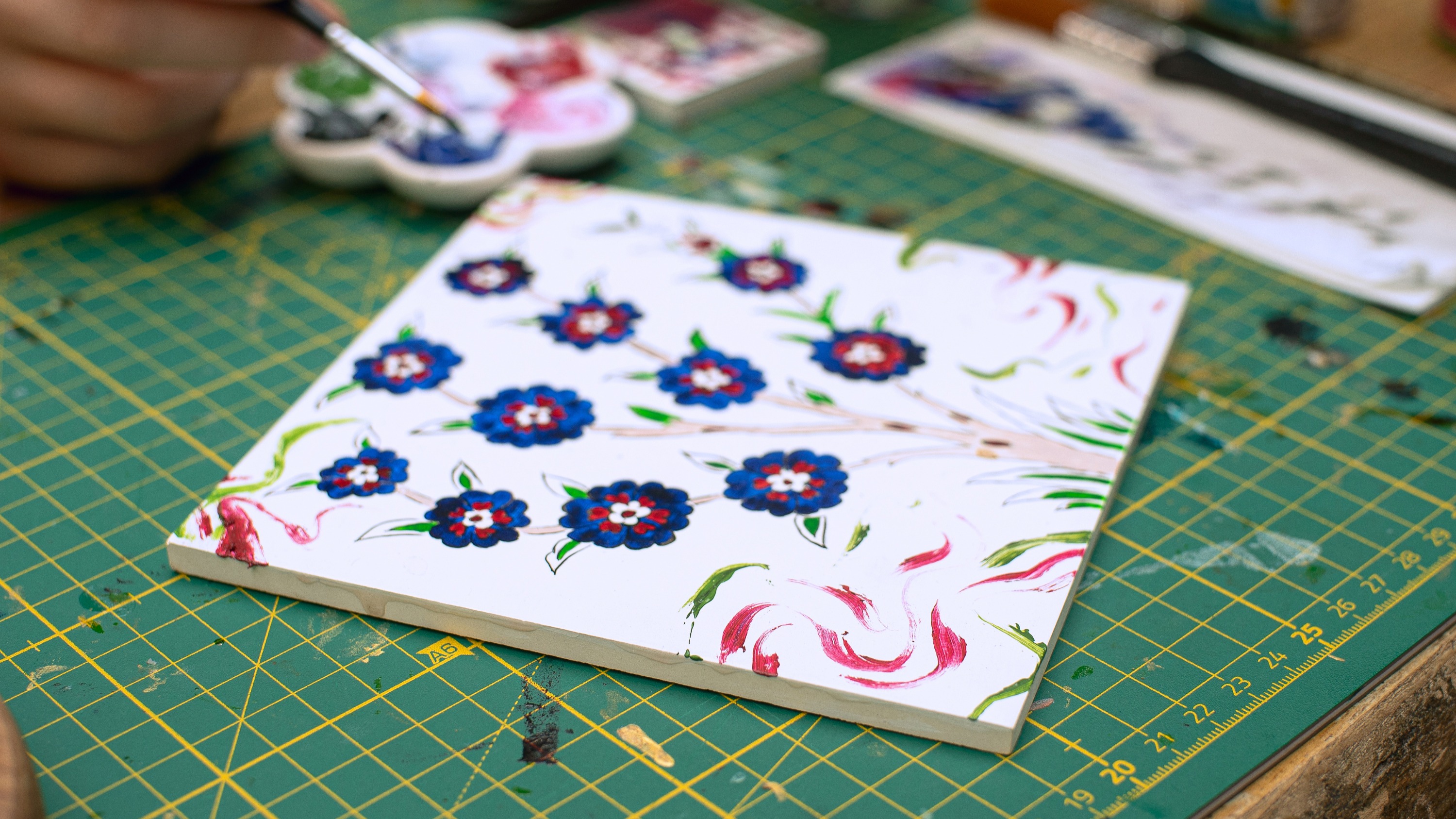 Turkish tile painting art experience in Istanbul