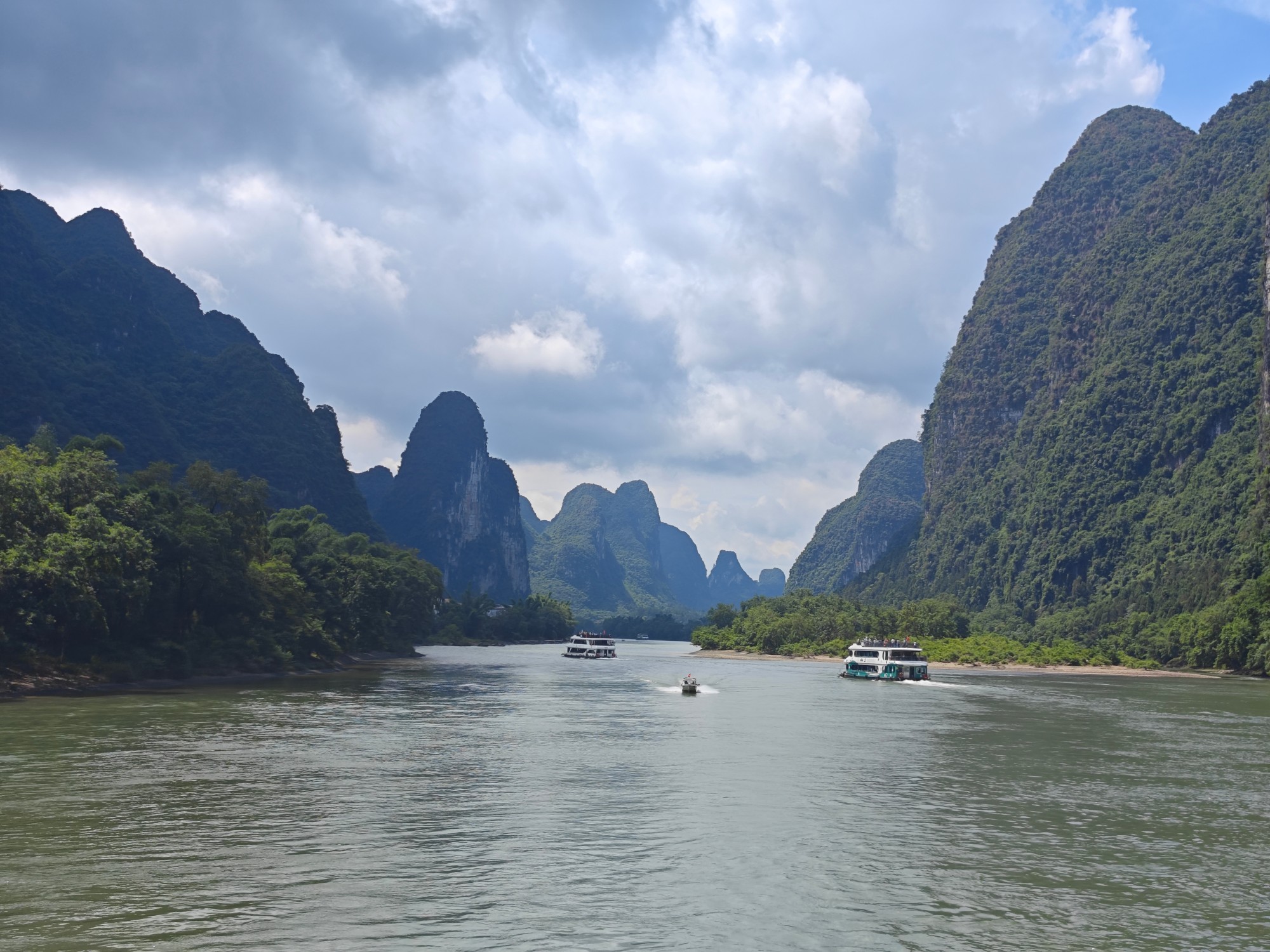 Guilin Li River + Yulong River Bamboo Raft + Impression Liu Sanjie Day Tour (Chartered Tour + Tickets + Li River Three/Four-Star Cruise)