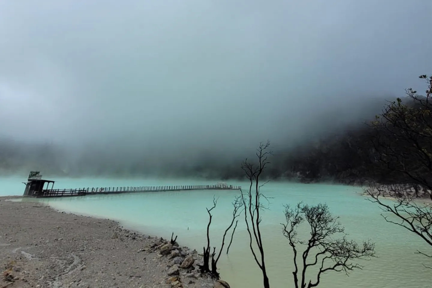 您將驚嘆於大自然如何以超現實的色彩,彩繪出宛如仙境的卡瓦普提火山湖 您將驚嘆於大自然如何以超現實的色彩,彩繪出宛如仙境的卡瓦普提火山湖
