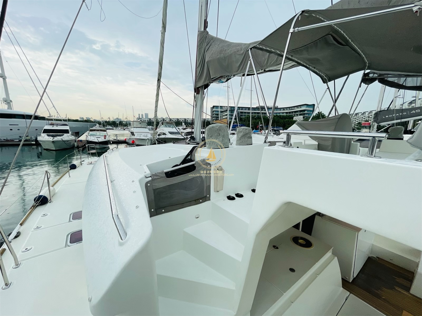新加坡私人 Zen Sea 2 豪華遊艇租借（Zenithyachtcharters 提供）
