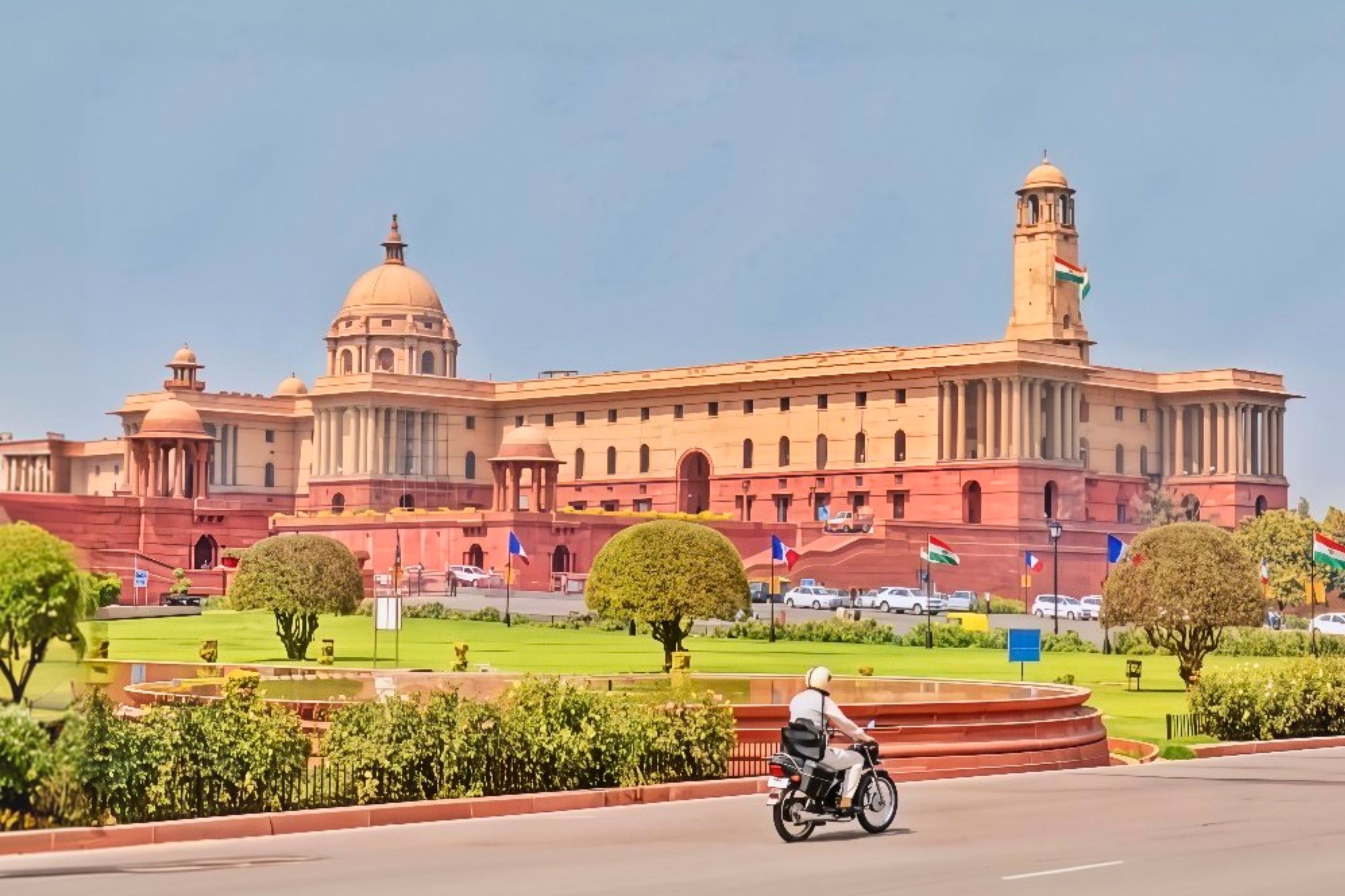 印度總統的官邸——拉什特拉帕蒂·巴萬（Rashtrapati Bhavan）是莫臥兒和歐洲建築的宏偉融合，象徵著權力、優雅和國家豐富的遺產。