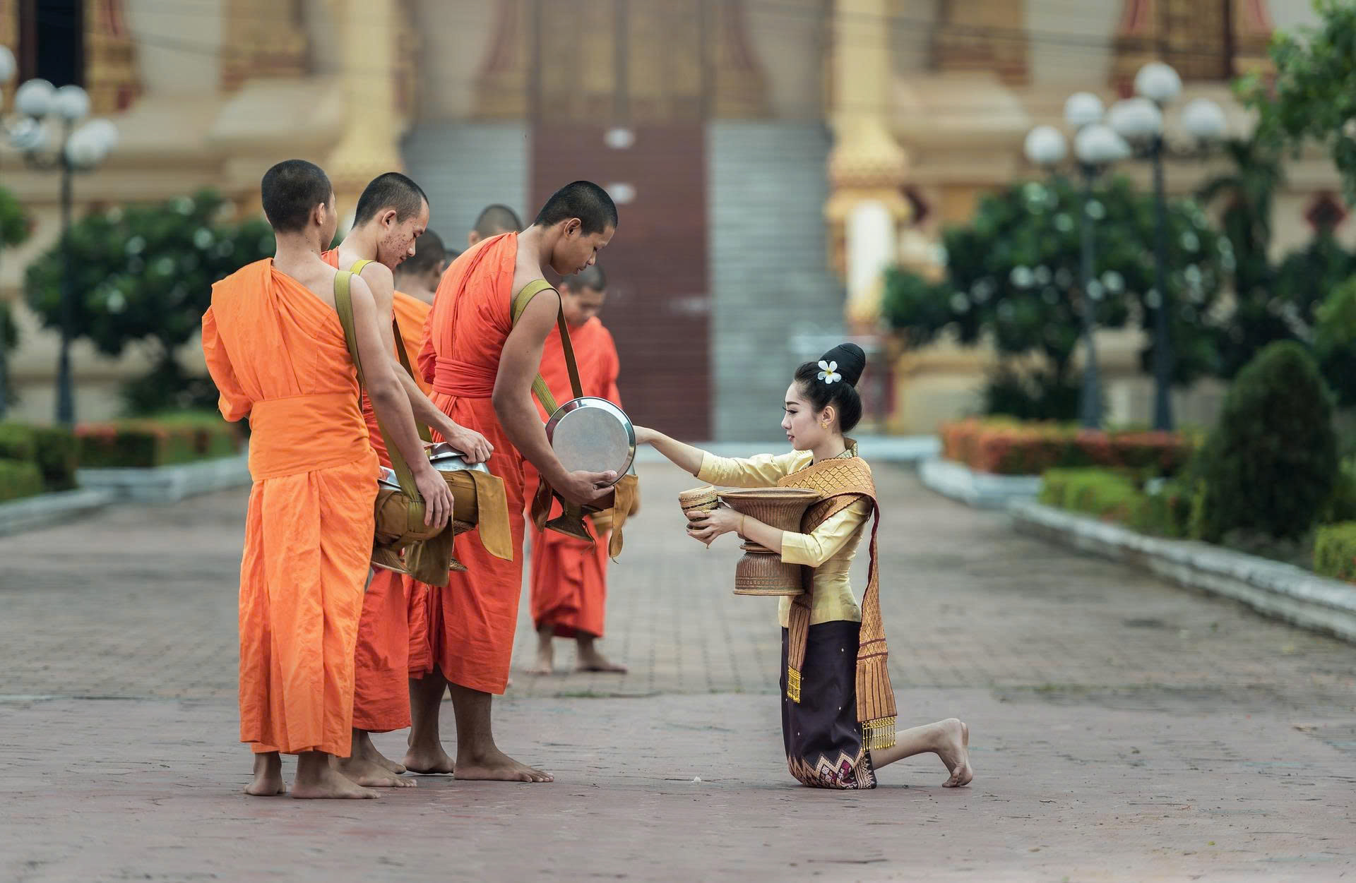 Alms Giving, Morning Market & Local Breakfast Experience
