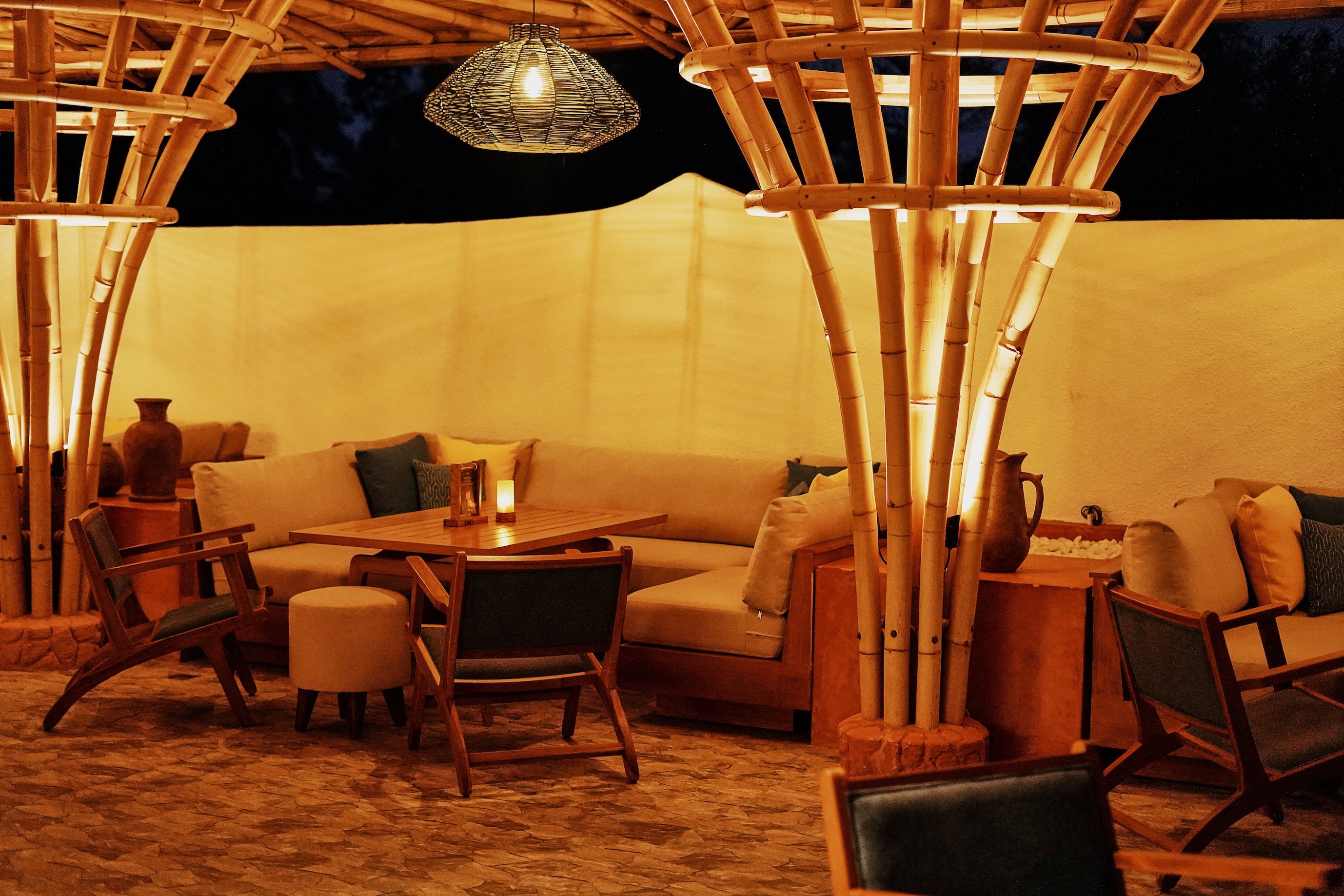 烏布巴厘島圖茹熱帶俱樂部和酒廊 (TUJU Tropic Club & Lounge in Ubud Bali)