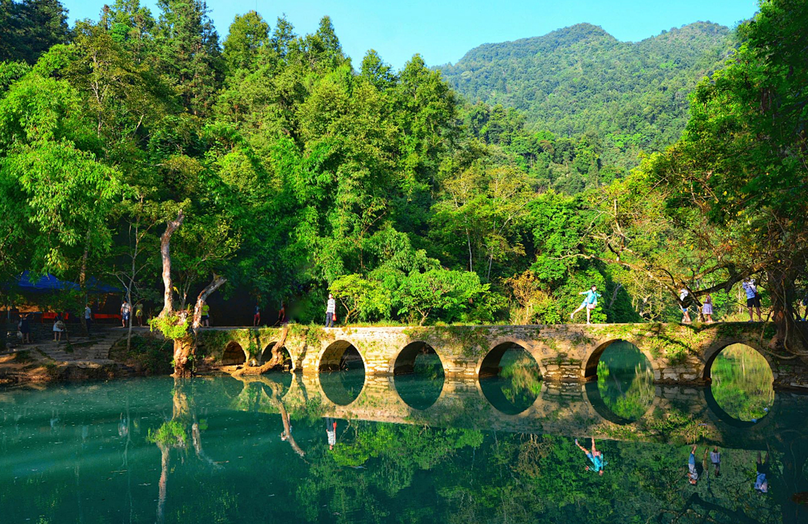 小七孔，該景區地學景觀分為岩溶景觀、地貌景觀、水體景觀、生物景觀四大類