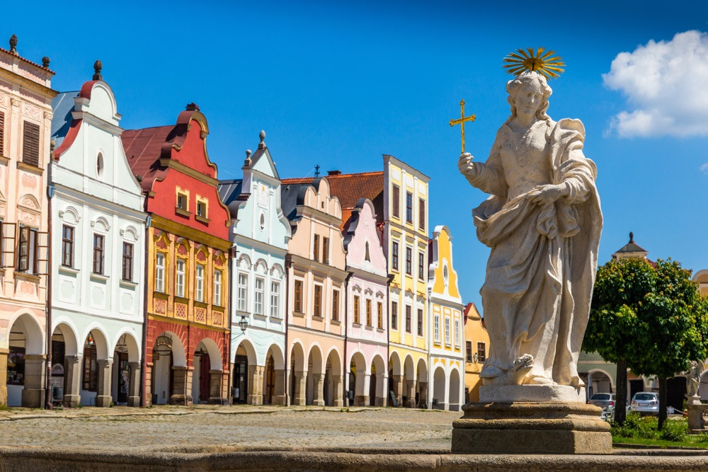 Telč Town Center - Zachariáš of Hradec Square. Entering through the Horní Gate, you will arrive at the heart of Telč, Zachariáš of Hradec Square. Unlike other places in the Czech Republic, Telč lacks grand castles or palaces. Telč's beauty lies in its exq