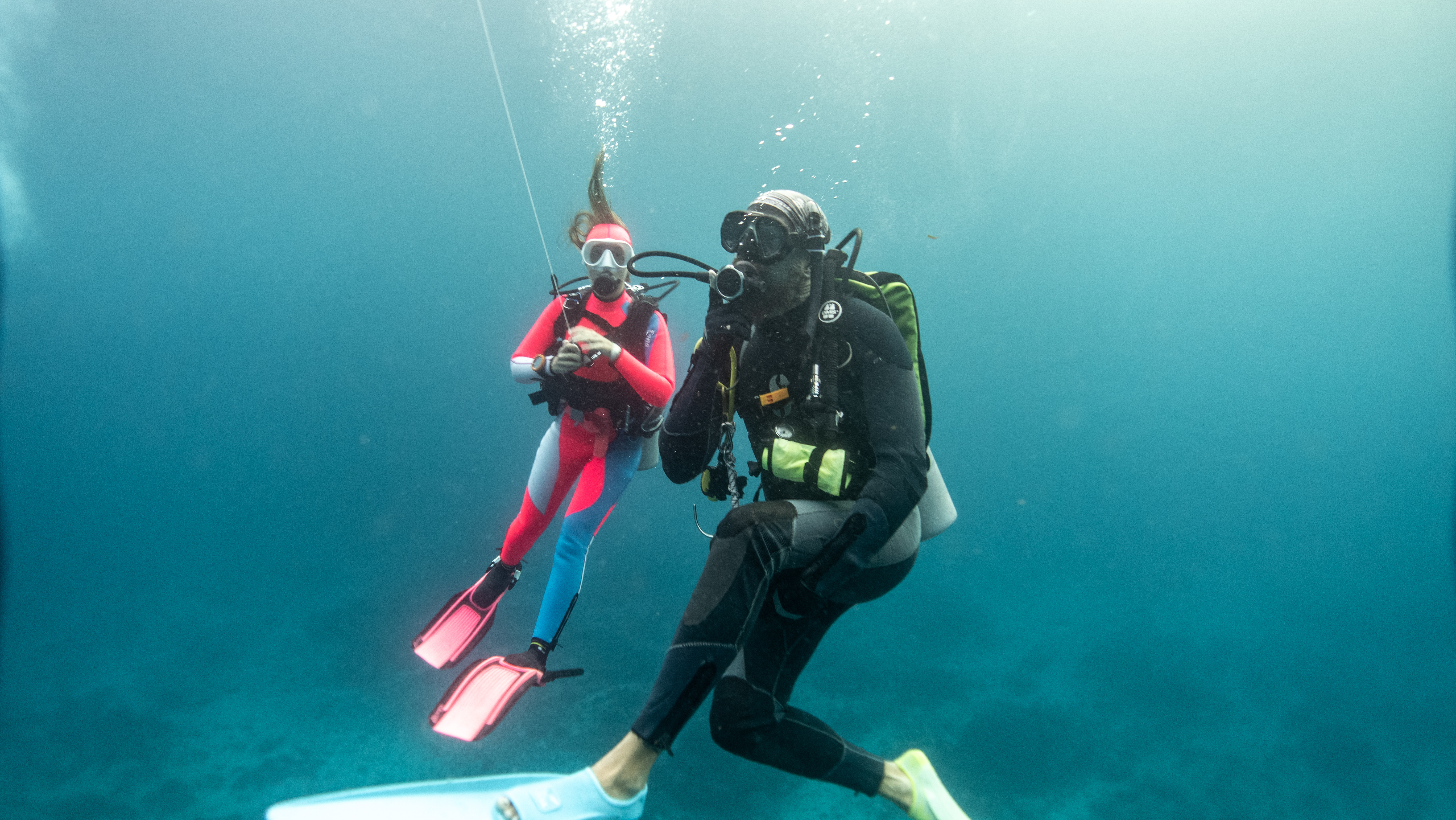 PADI 5* 中心在藍夢島進行高級潛水探險