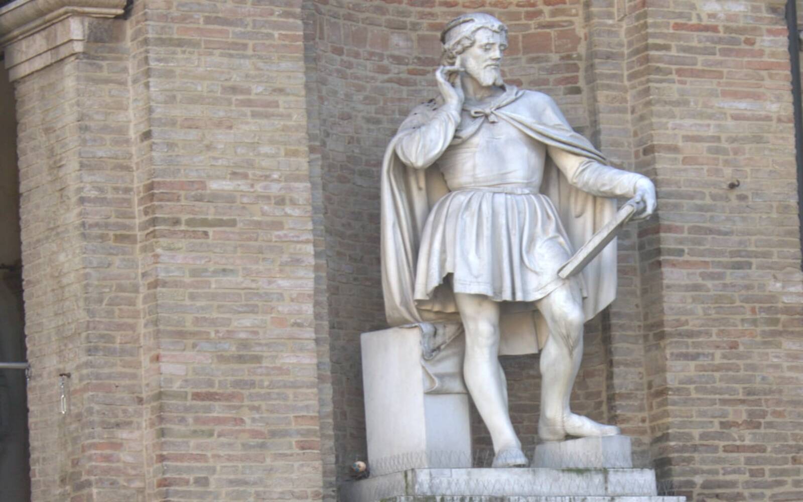 走訪帕爾馬(Parma)的指標性大教堂與教堂,驚嘆於其精緻的建築外觀與豐富的文化遺產。 走訪帕爾馬(Parma)的指標性大教堂與教堂,驚嘆於其精緻的建築外觀與豐富的文化遺產。